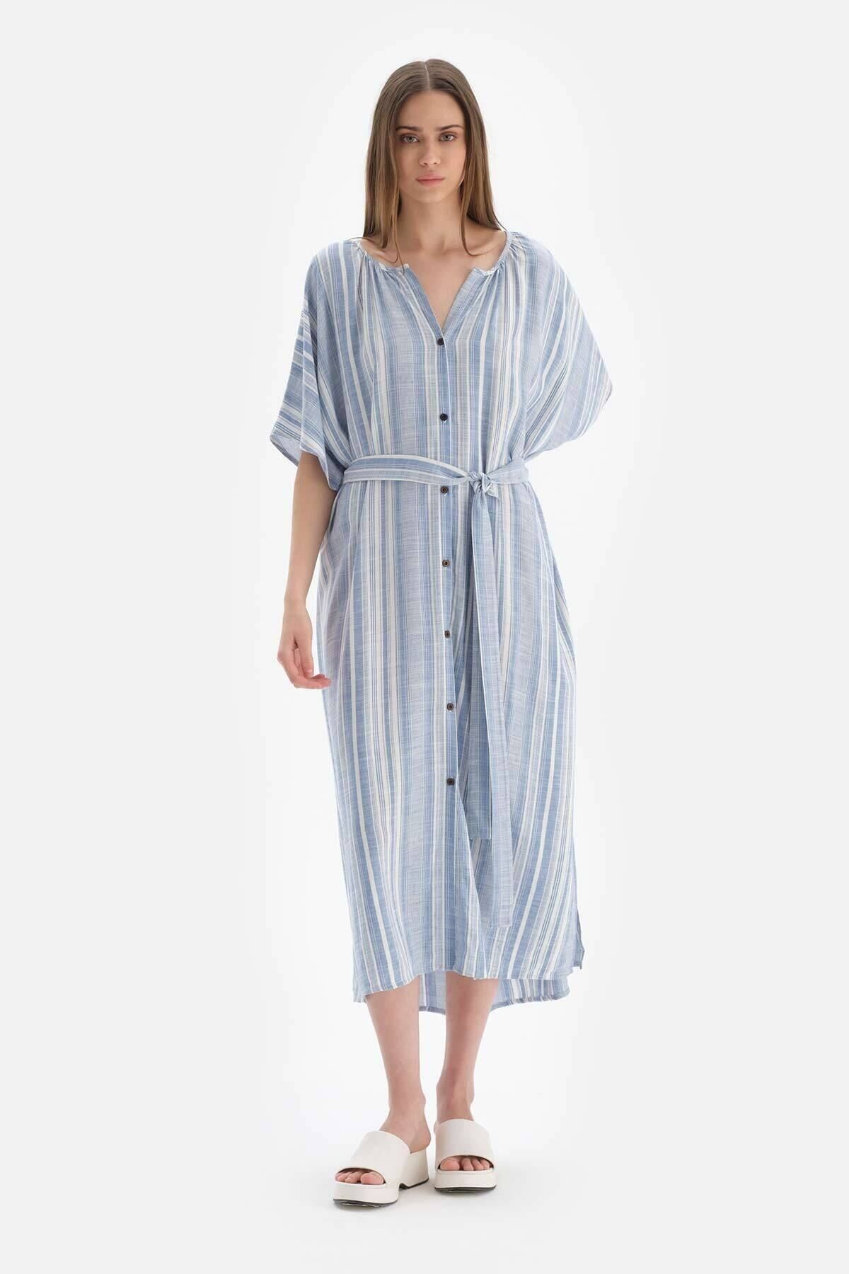 Dagi-Blau-weißes Viskosekleid mit Knöpfen vorne 5