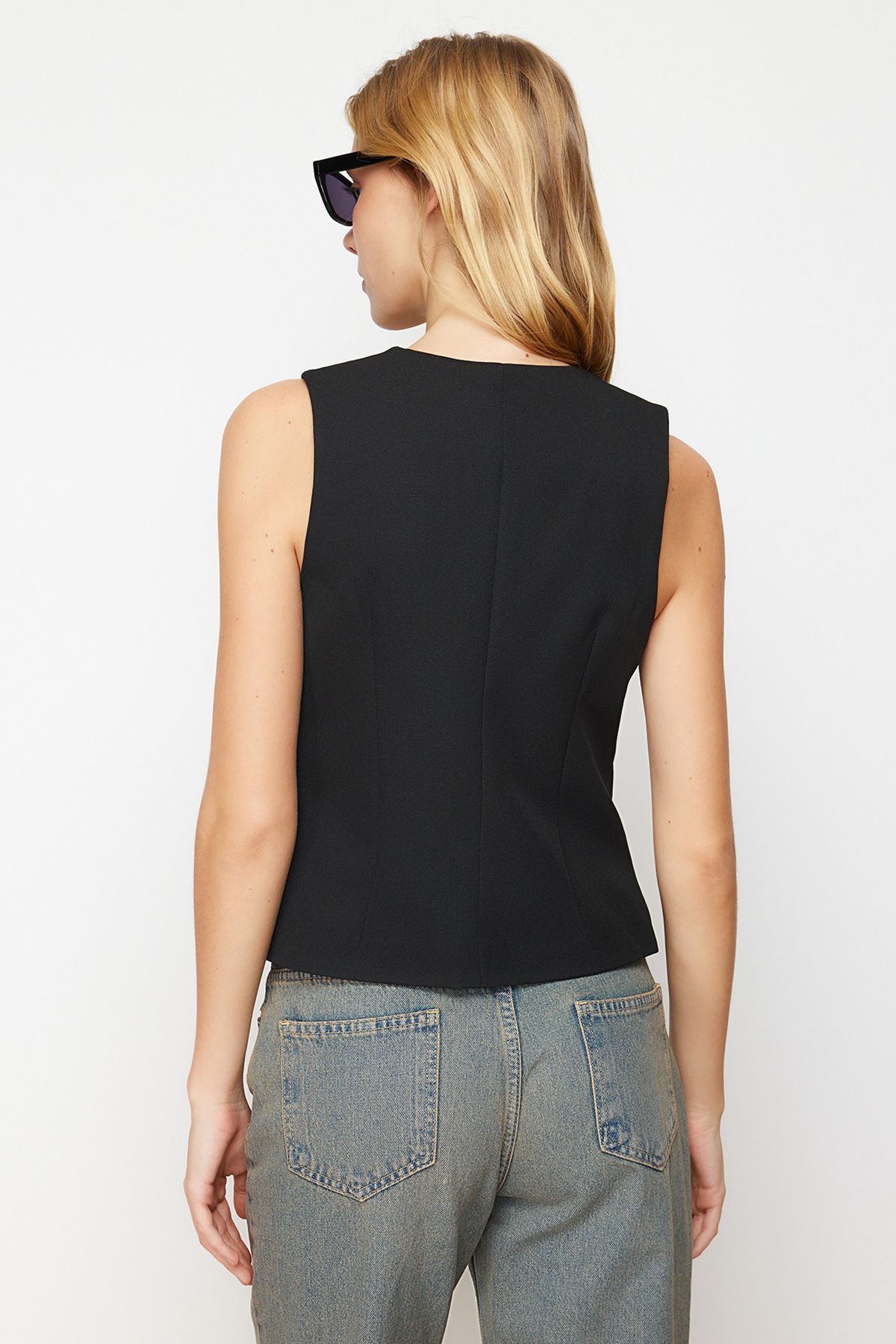 Trendyol Collection-Asymmetrische, geknöpfte, schwarze Webweste - TWOSS24YE00007 8