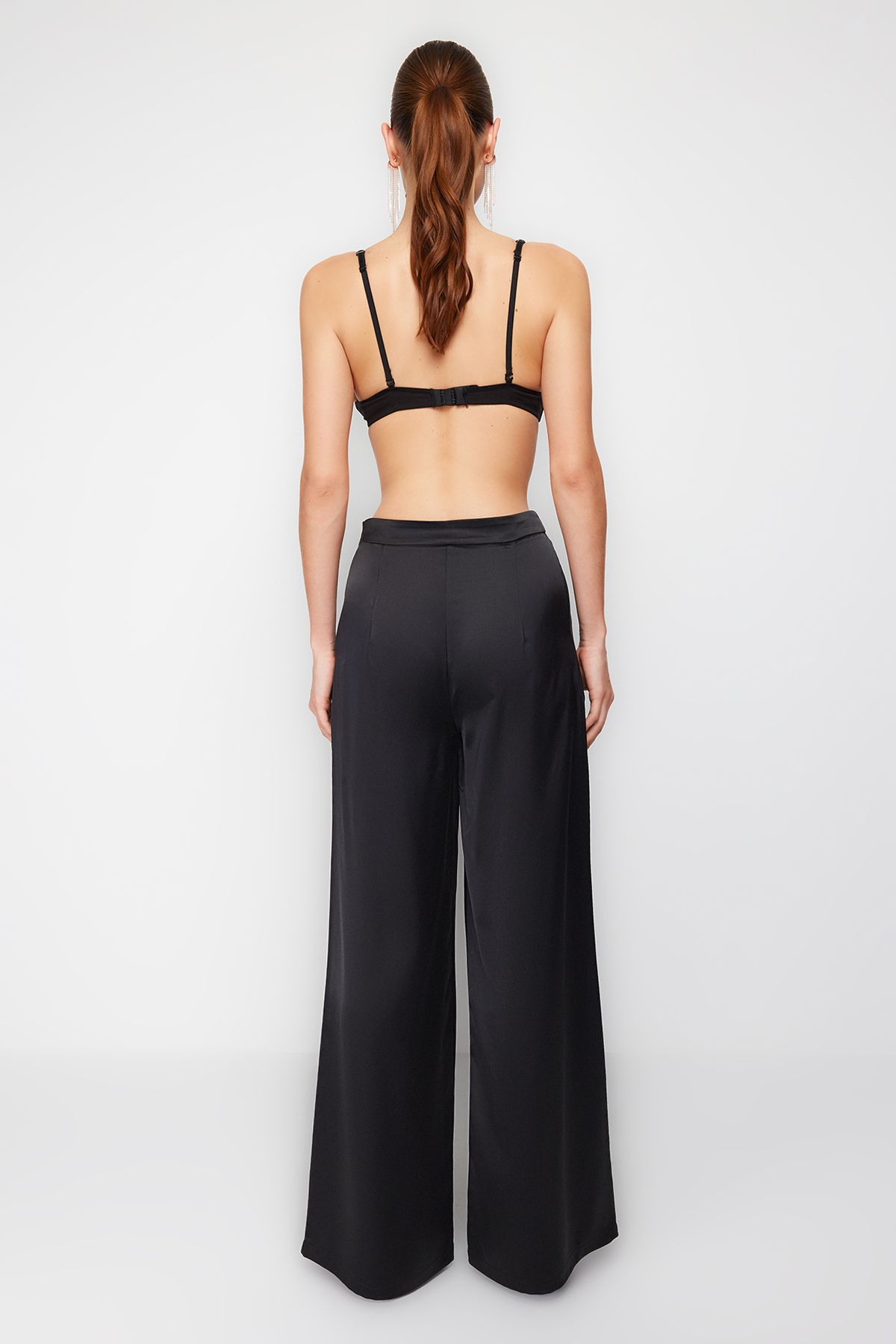 Trendyol Collection-Szatén szőtt fekete széles szárú nadrág - TPRSS24PL00005 6