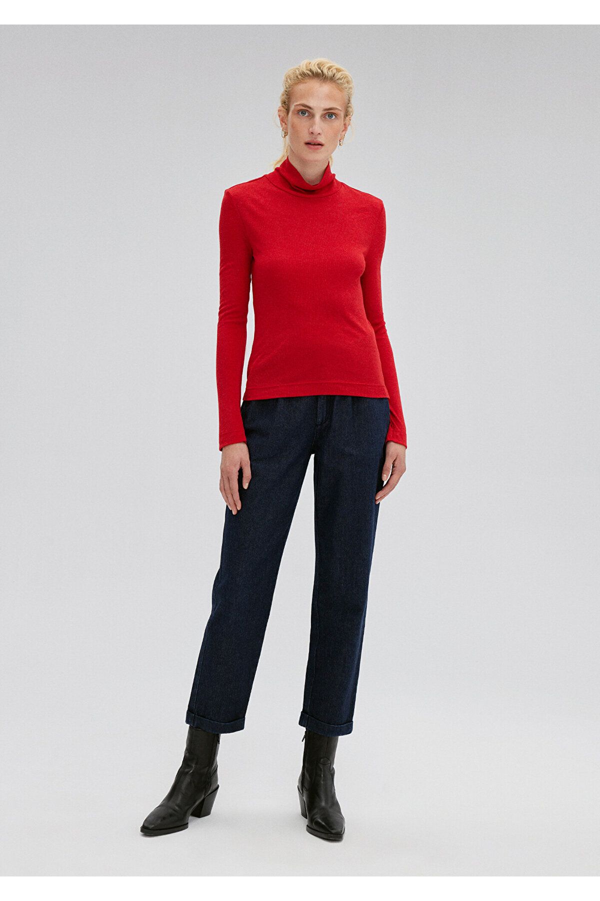 Tight red turtleneck cheap