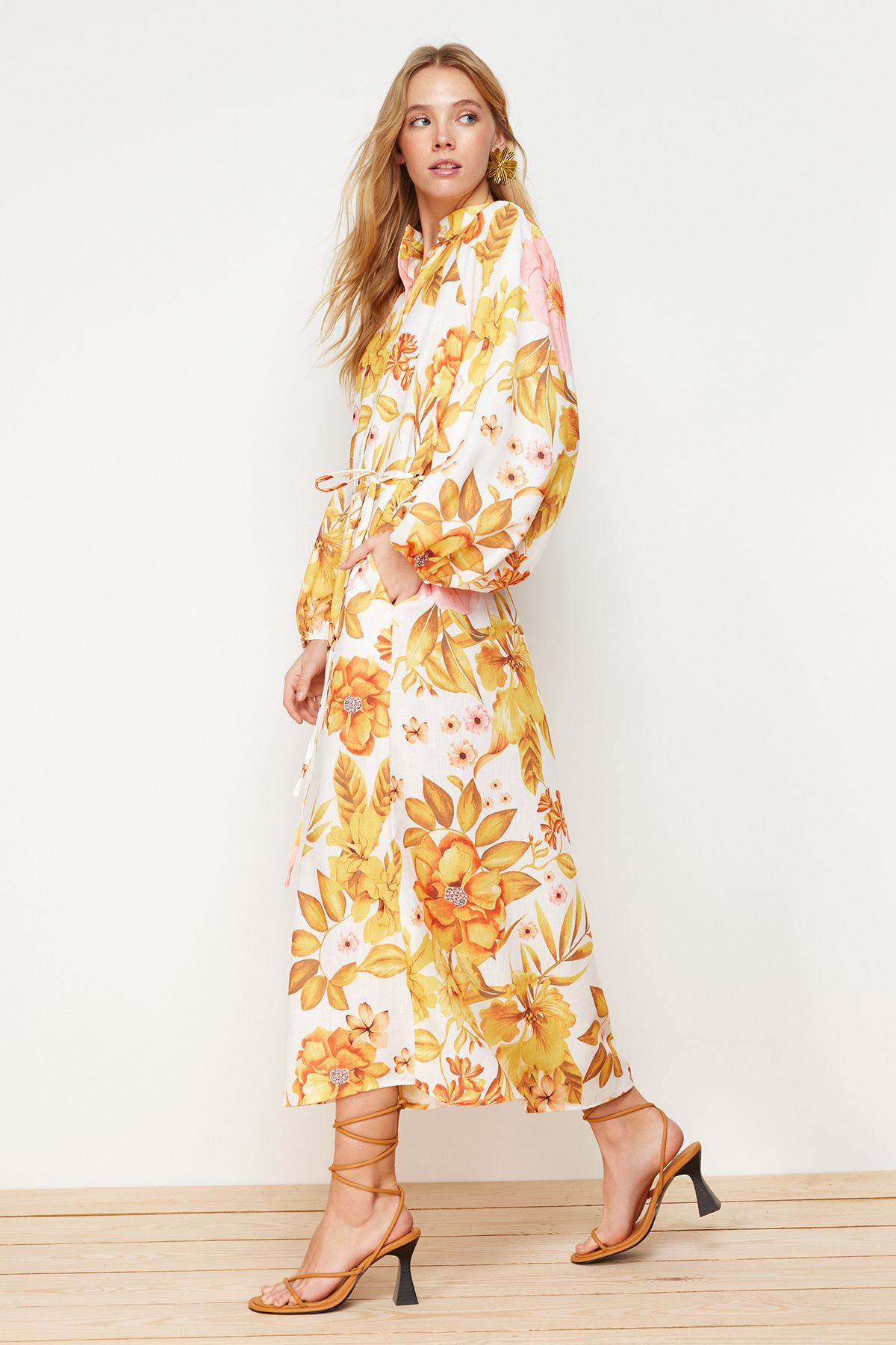 Trendyol Modest-Ecrufarbenes, gewebtes Hemdblusenkleid in Leinenoptik TCTSS24EB00106 5