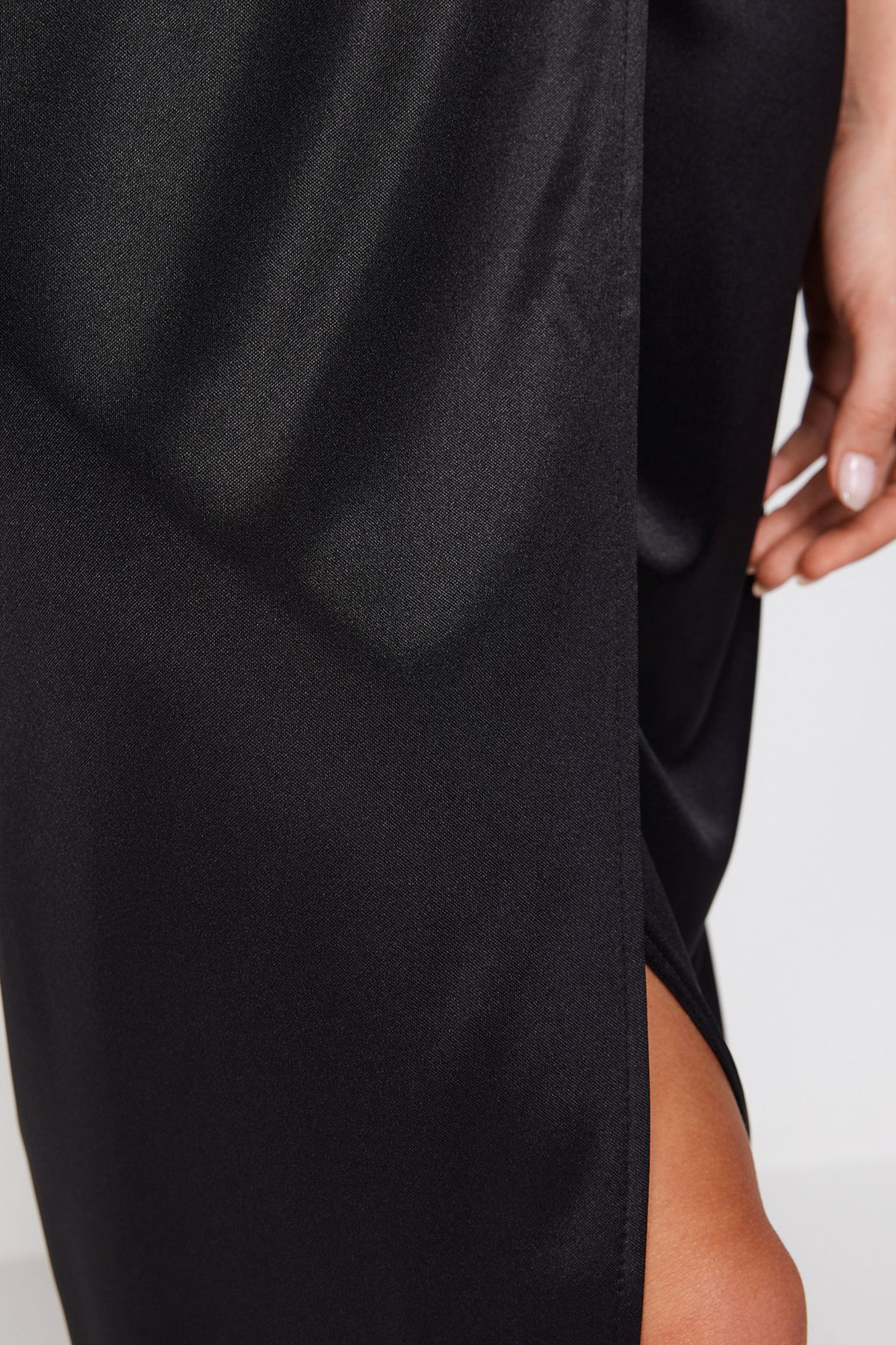 Trendyol Collection-Rochie neagră drapeată cu satin - TPRSS24EL00054 5