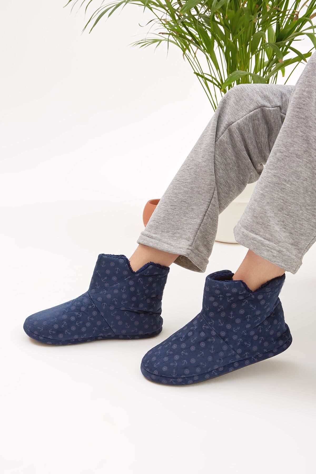 Navy blue house 2025 shoes