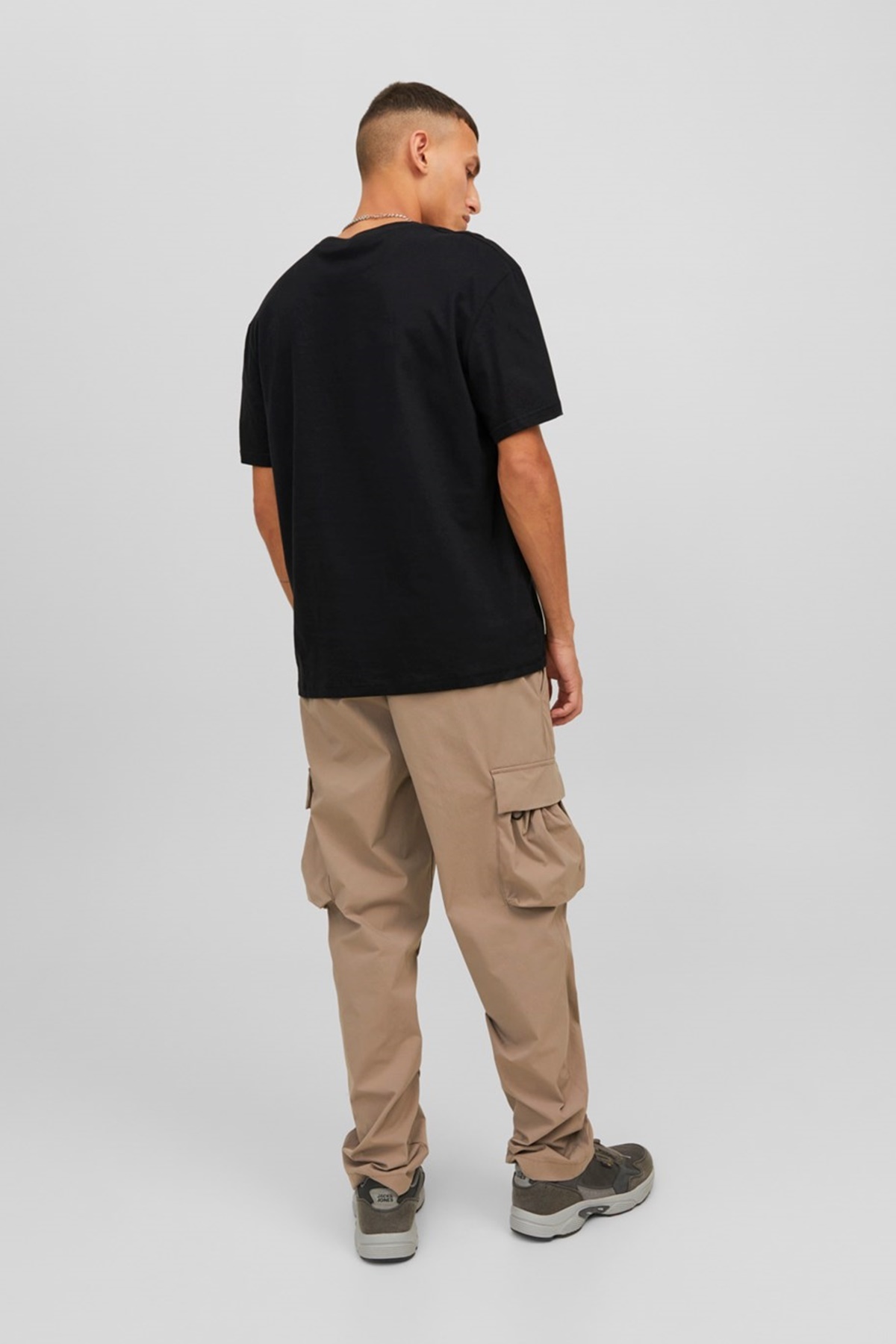 تیشرت مردانه مشکی جک اند جونز | TYCV4N4DJN170575502560200 اورجینال - تصویر 4