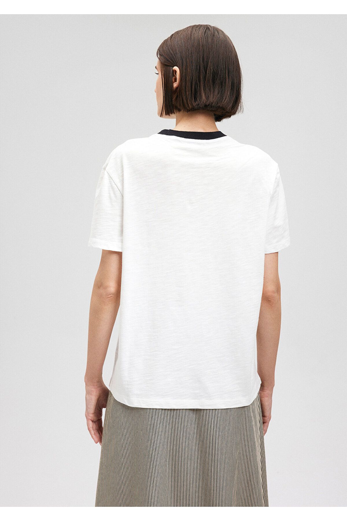 Mavi تی شرت سفید چاپ شده مناسب / برش معمولی 1612138-70057