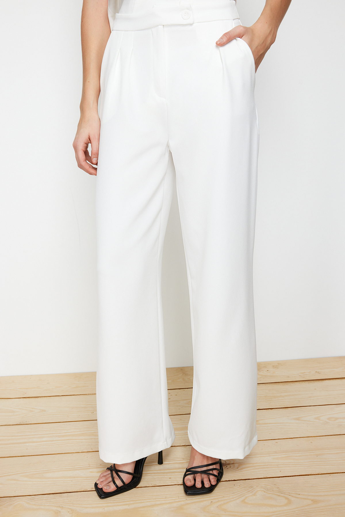 Trendyolmilla  Ekru Wide Leg/Geniş Paça Yüksek Bel Dokuma Kumaş Pantolon TWOAW22PL0066 - Görsel 6