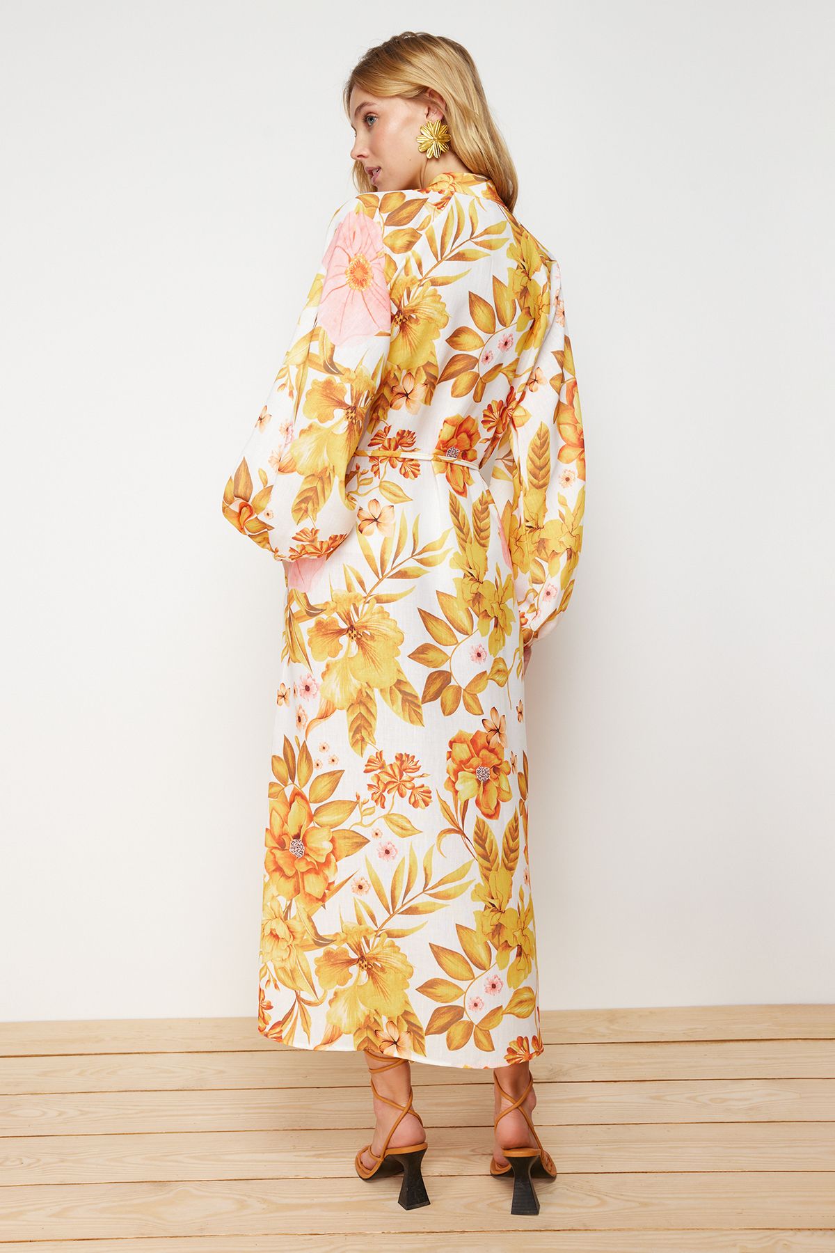 Trendyol Modest-Ecrufarbenes, gewebtes Hemdblusenkleid in Leinenoptik TCTSS24EB00106 9