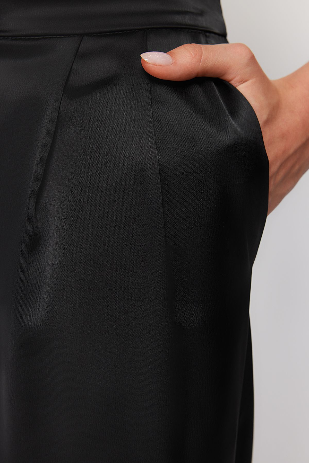 Trendyol Collection-Szatén szőtt fekete széles szárú nadrág - TPRSS24PL00005 5