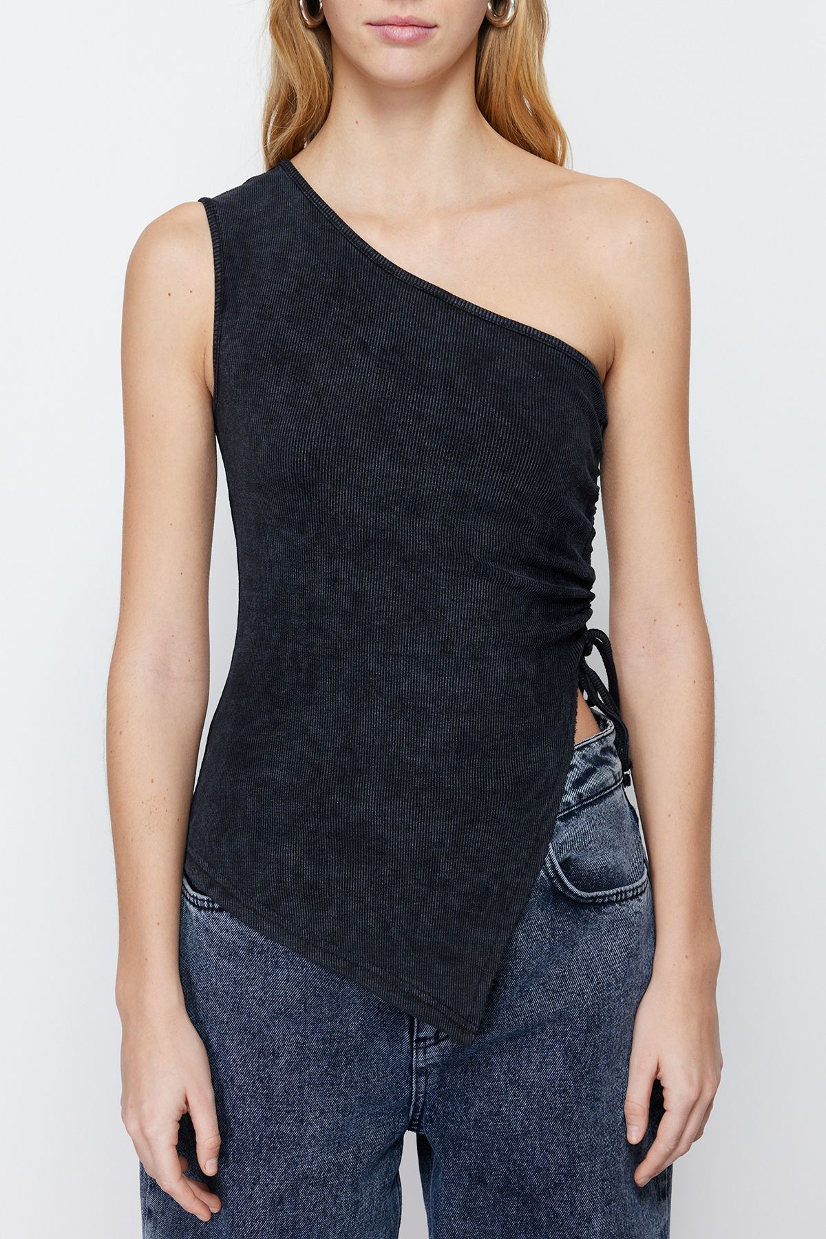 Trendyol Collection-Schwarze, figurbetonte Stretch-Strickbluse aus Cord-Baumwolle mit Vintage-/verblasstem Effekt TWOSS24BZ00298 4