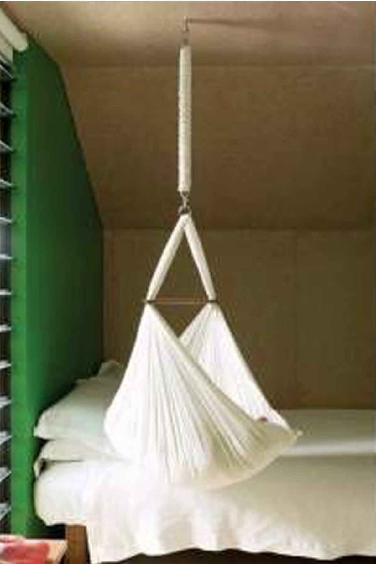 Baby sleeping hotsell hanging bed