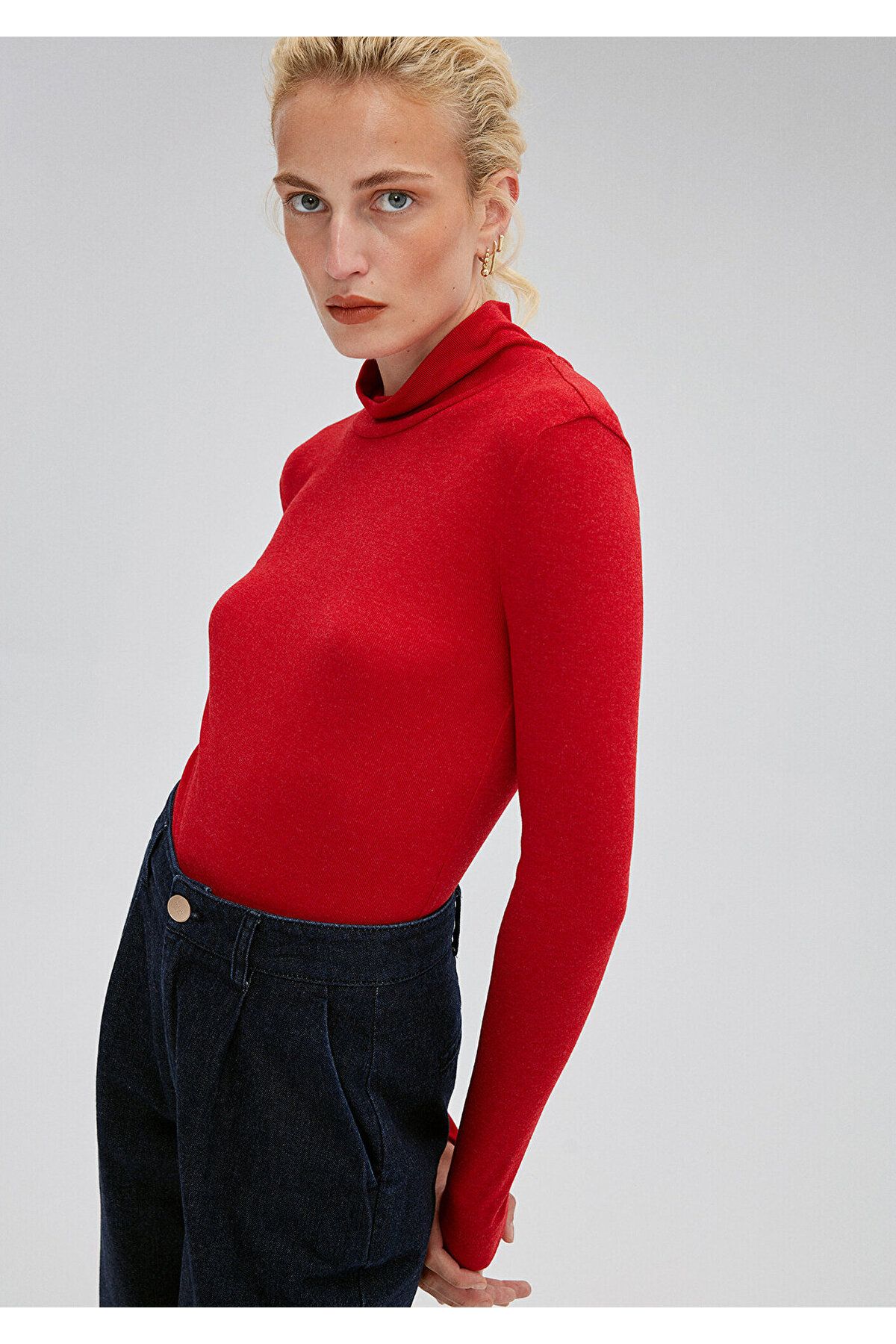 Red tight turtleneck discount