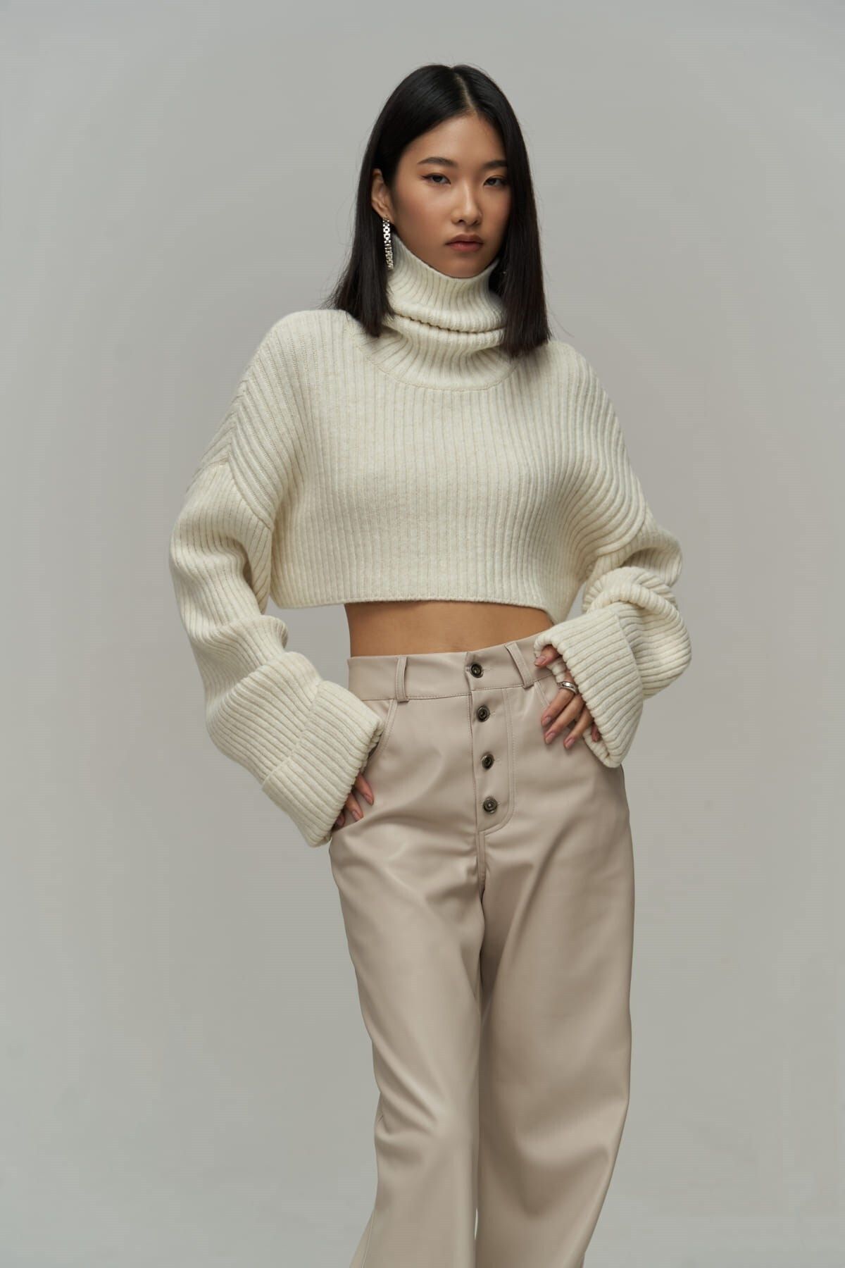 MAİ COLLECTION Revue Turtleneck Ecru Crop Sweater 2431