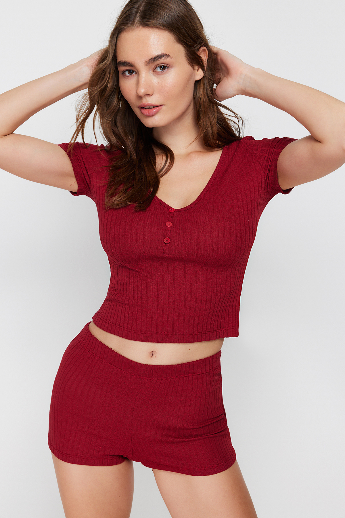 Trendyolmilla  Bordo Düğme Detaylı Fitilli Şortlu Örme Pijama Takımı THMSS24PT00097 - Görsel 3