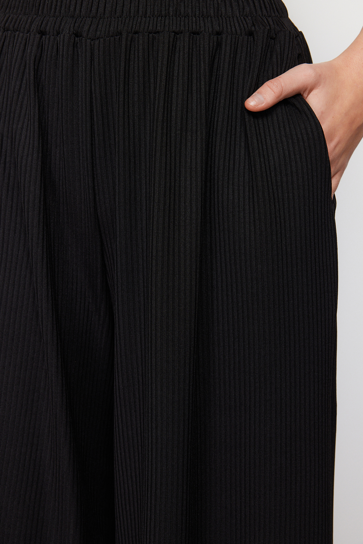 Trendyolmilla  Siyah Wide Leg Fitilli Esnek Örme Pantolon TWOSS24PL00075 - Görsel 5