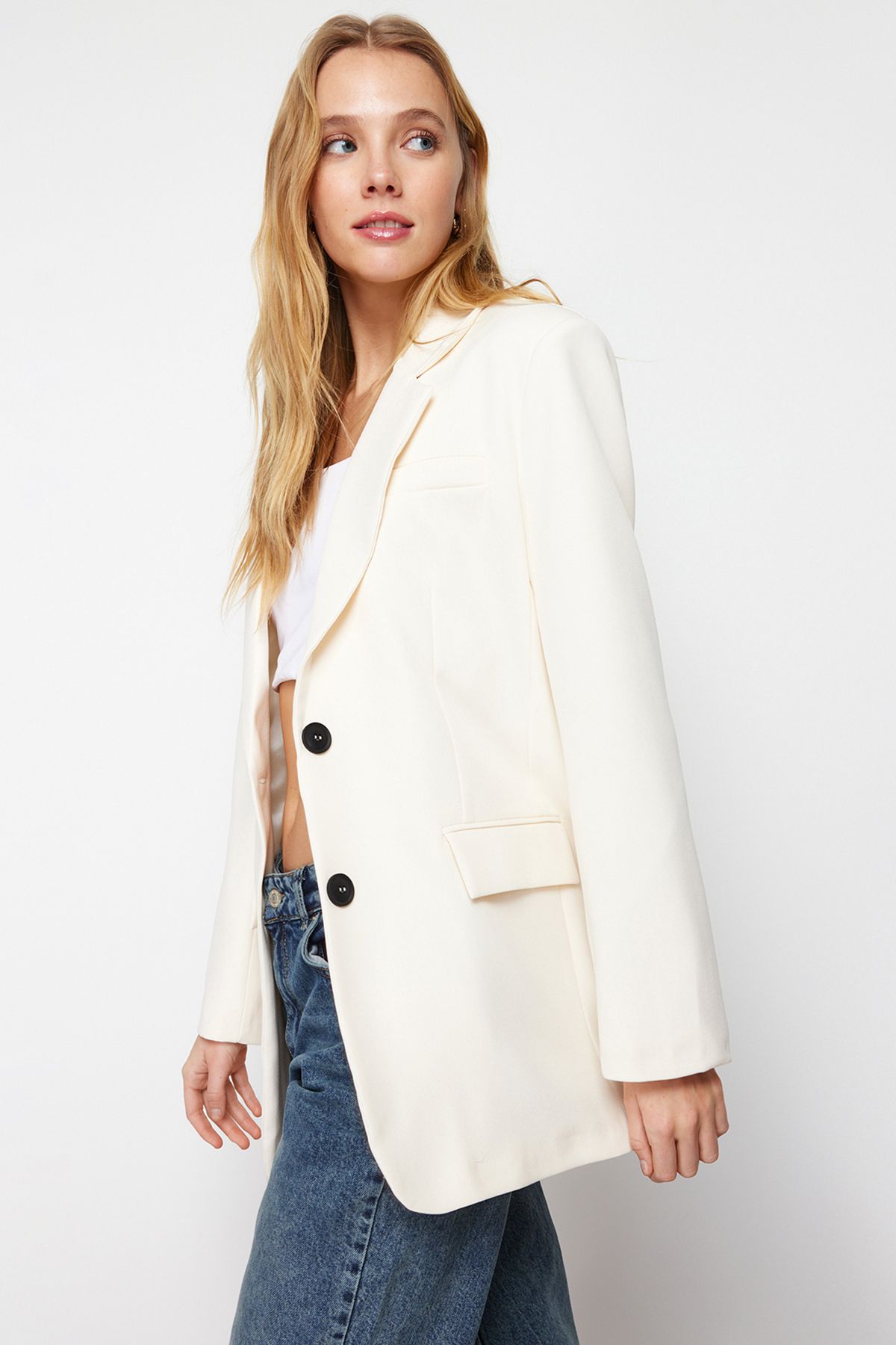 Trendyol Collection-Ecrufarbener, übergroßer, gewebter Basic-Blazer TWOSS24BC00029 5