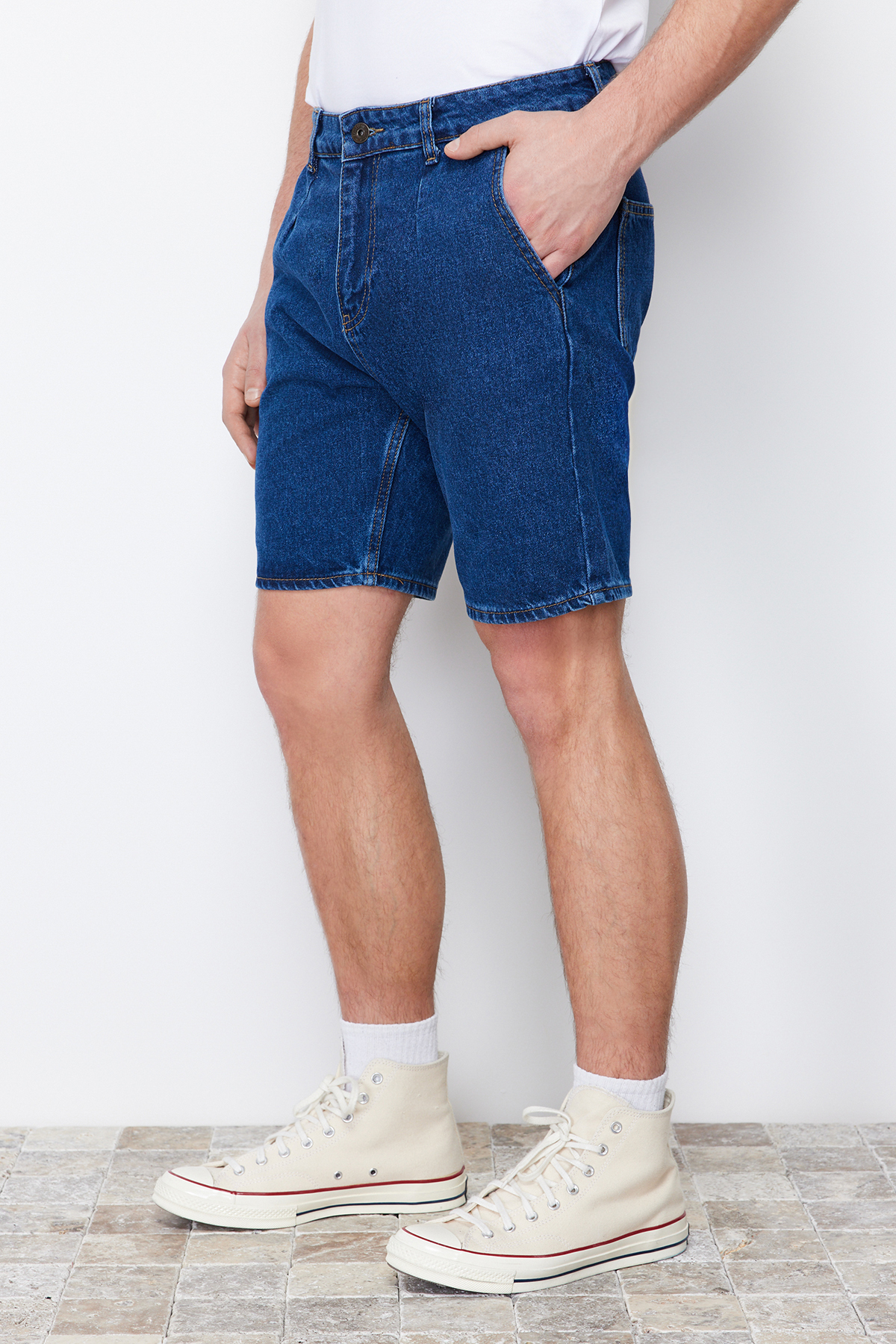 Trendyolmilla Man Lacivert Pileli Regular Şort & Bermuda TMNSS21SR0493