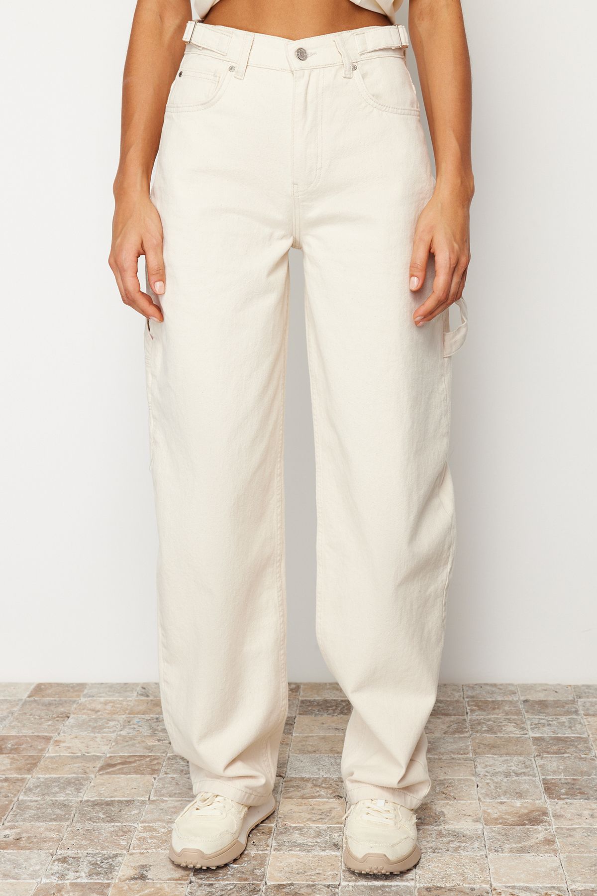 Kolekcia Trendyol-Ecru Carpenter Skater Jeans s vysokým pásom - voľný strih TWOAW24JE00308 4