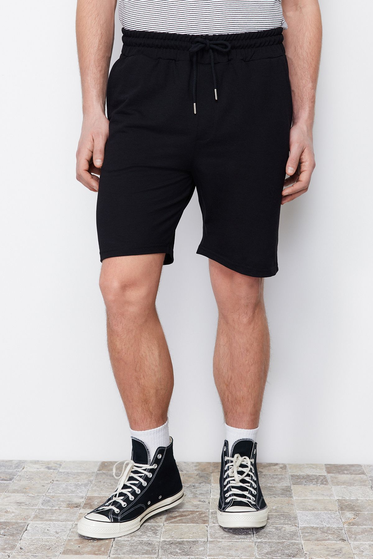 Trendyol Collection-Černé šortky Regular Fit/Regular Cut Basic Shorts & Bermudy TMNSS20SR0169 4