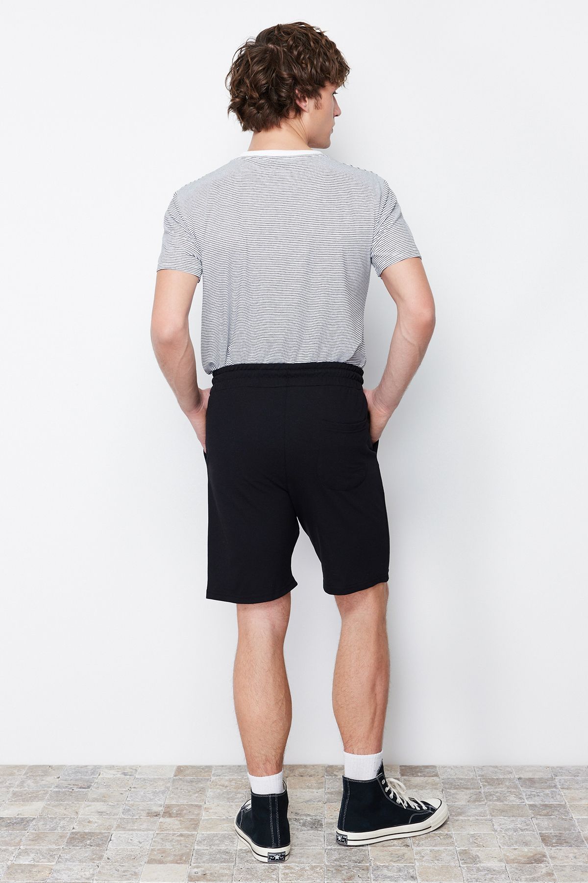 Trendyol Collection-Černé šortky Regular Fit/Regular Cut Basic Shorts & Bermudy TMNSS20SR0169 5