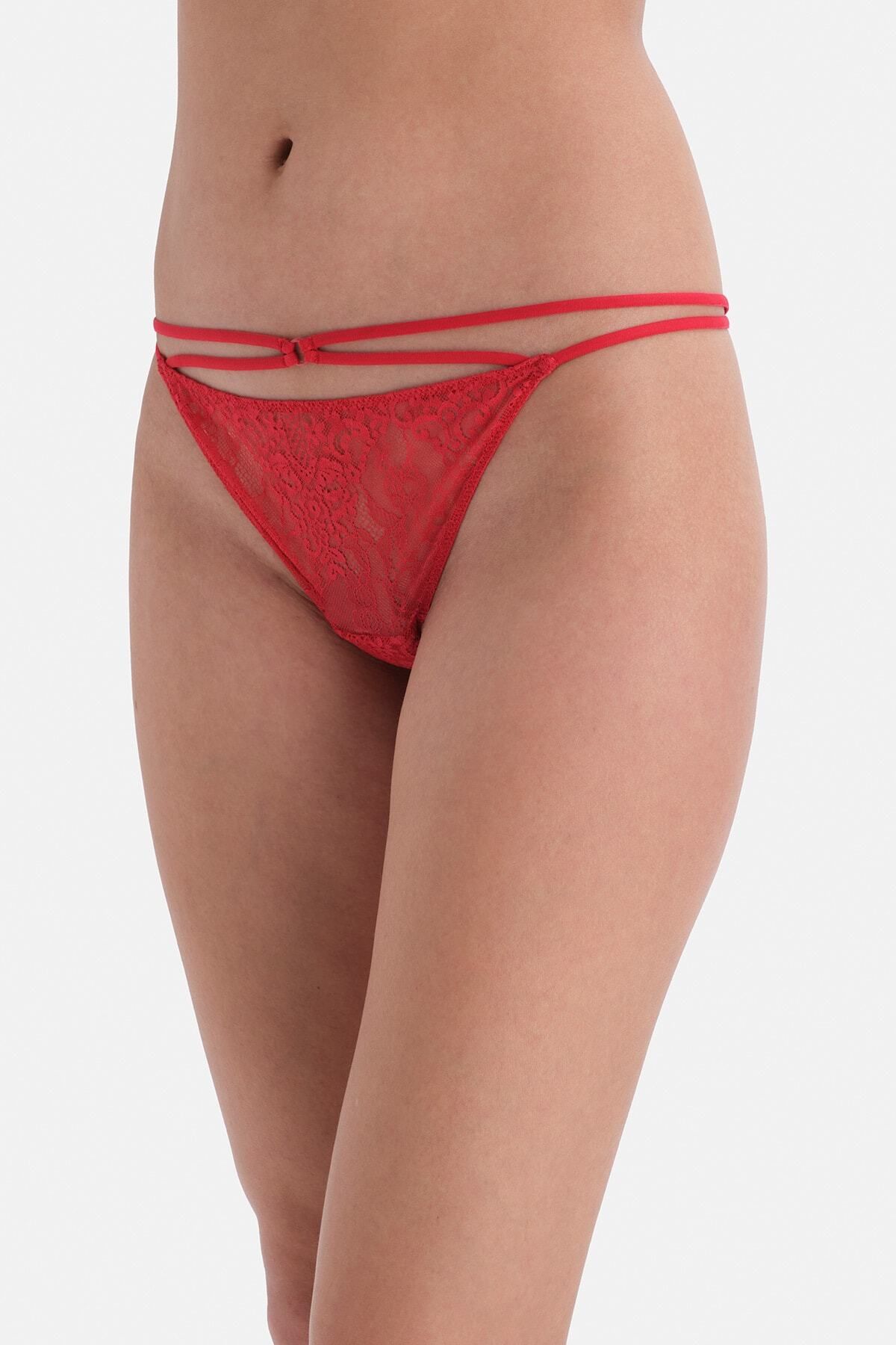 Dagi-Tanga-Höschen mit rotem Spitzenstring und detailliertem Detail 4