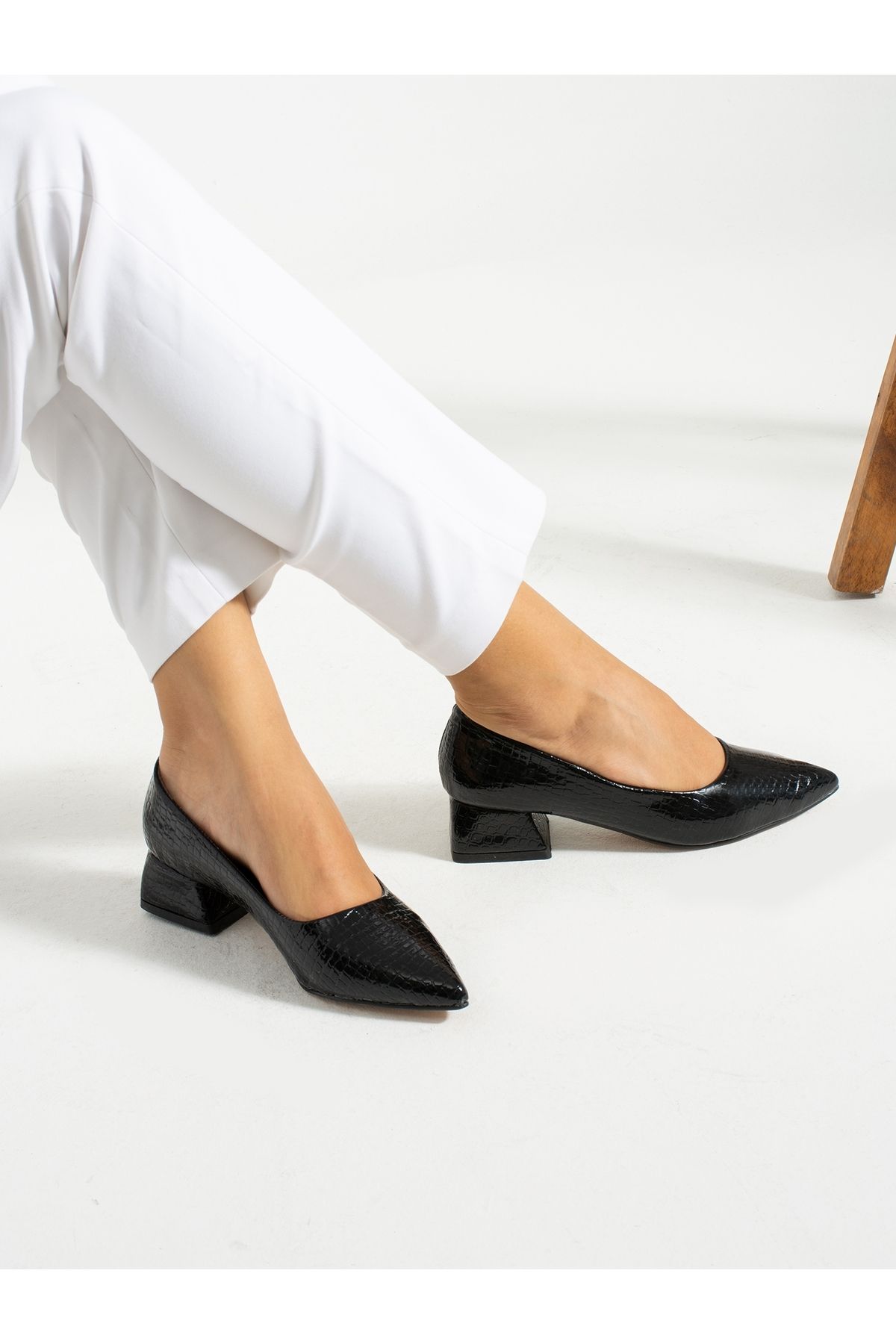 Alemdar Shoes-حذاء كروكا أسود للنساء 2
