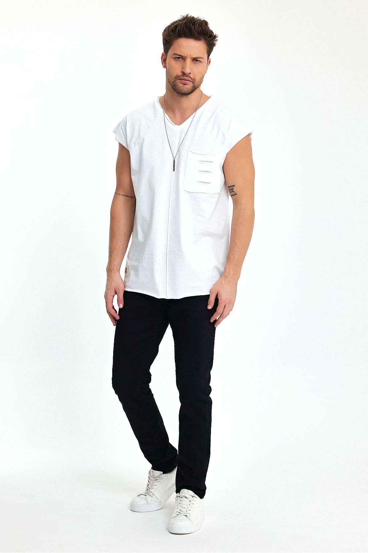 بادی سفید مردانه جیب شانه کم به تفصیل ورزشکار V NECK BABBOSS