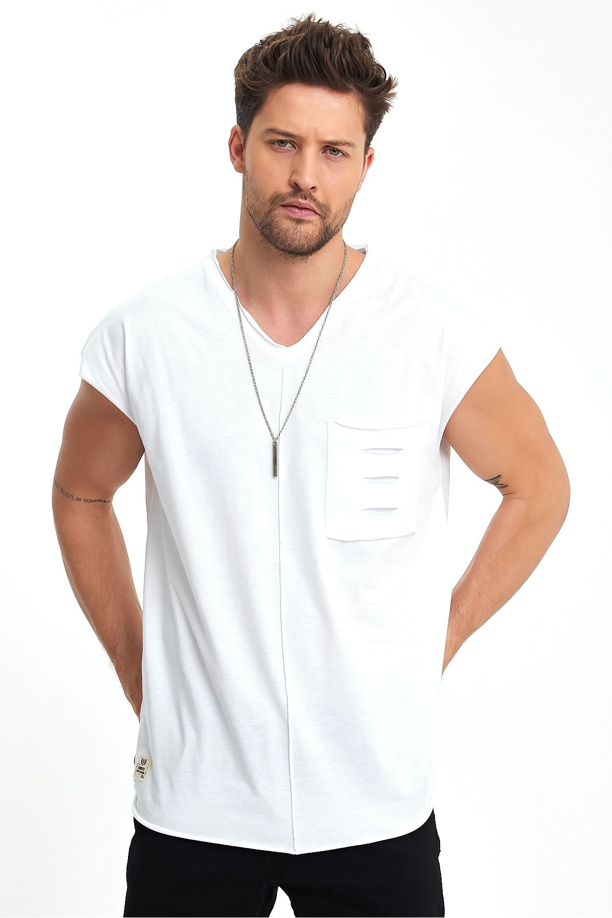 بادی سفید مردانه جیب شانه کم به تفصیل ورزشکار V NECK BABBOSS