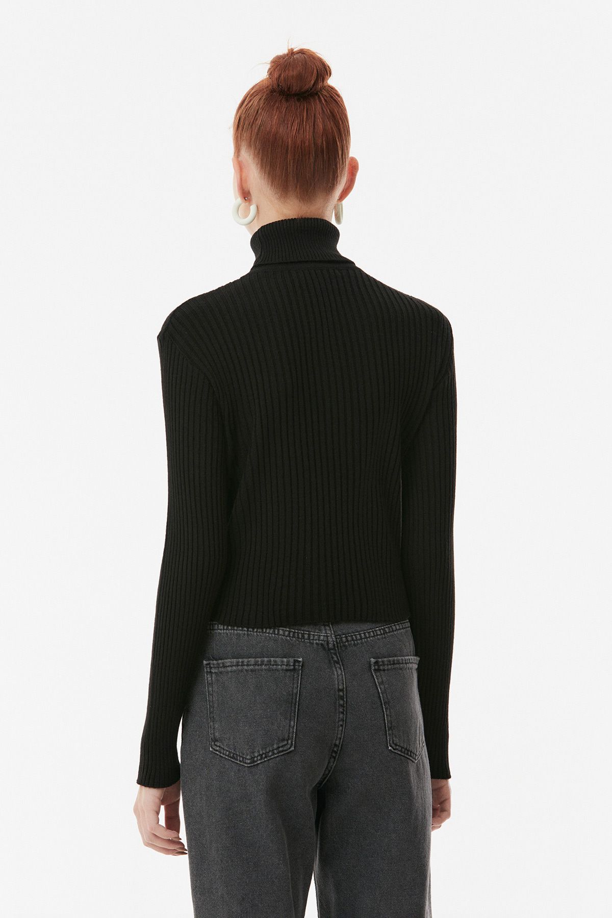 Tight online black jumper