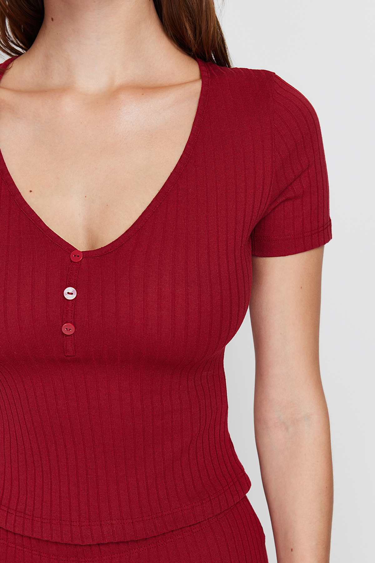 Trendyolmilla  Bordo Düğme Detaylı Fitilli Şortlu Örme Pijama Takımı THMSS24PT00097 - Görsel 5