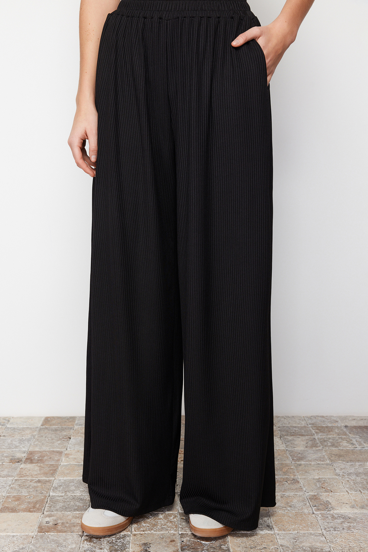 Trendyolmilla  Siyah Wide Leg Fitilli Esnek Örme Pantolon TWOSS24PL00075 - Görsel 4