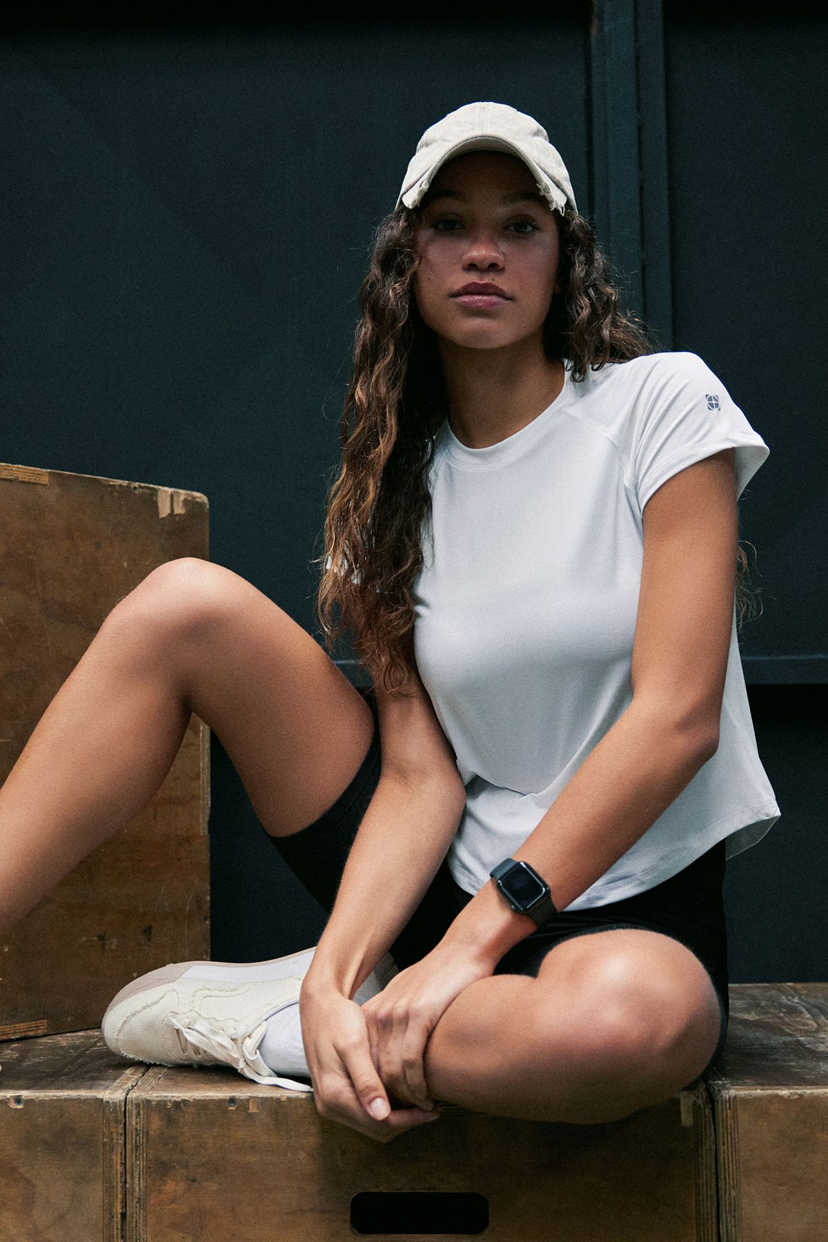 Trendyol Collection Biała Koszulka Sportowa Z Odblaskowym Nadrukiem Ze Szczegółową Dzianiną Kobieta - XL