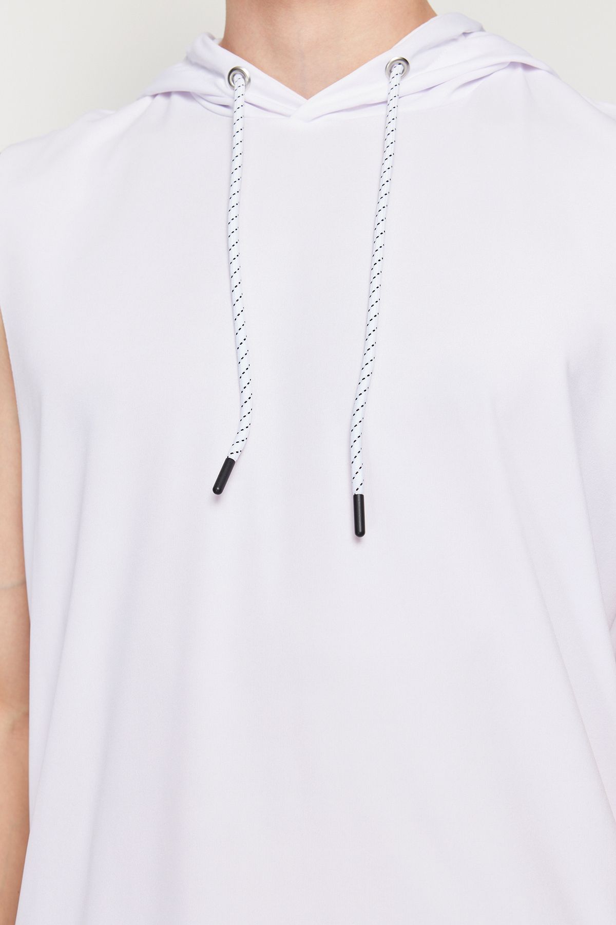 Trendyol Collection-Αθλητικό εσώρουχο με λευκή κουκούλα Regular Fit - TMNAW21AL0007 5