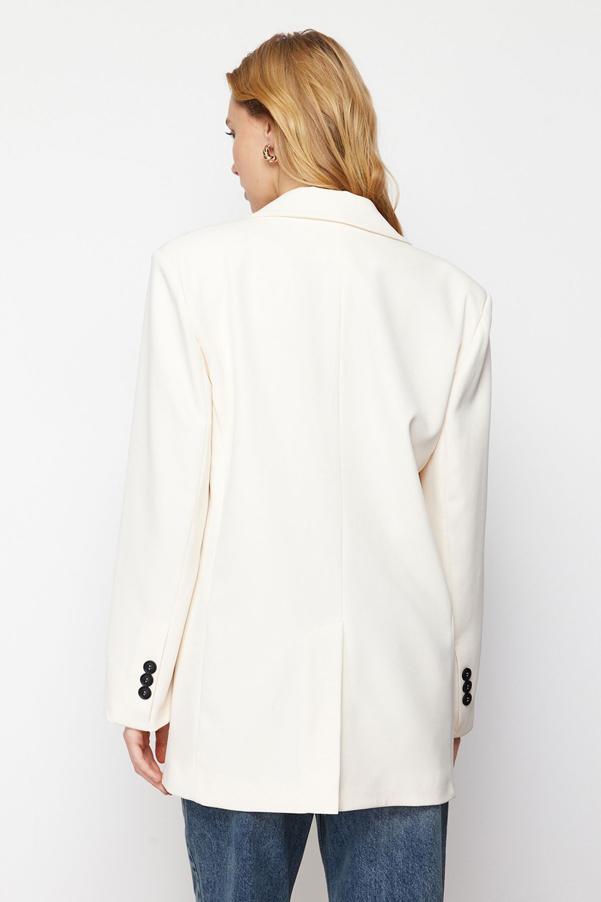 Trendyol Collection-Ecrufarbener, übergroßer, gewebter Basic-Blazer TWOSS24BC00029 8