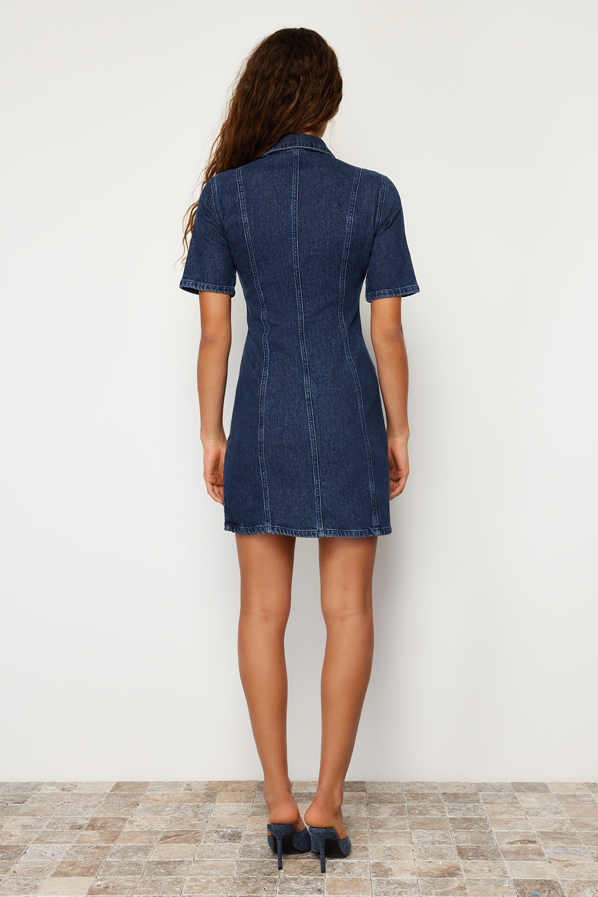 Trendyolmilla  Koyu Mavi Fermuarlı Fitted/Vücuda Oturan Mini Comfort/Esnek Denim Elbise TWOSS24EL00381 - Görsel 6