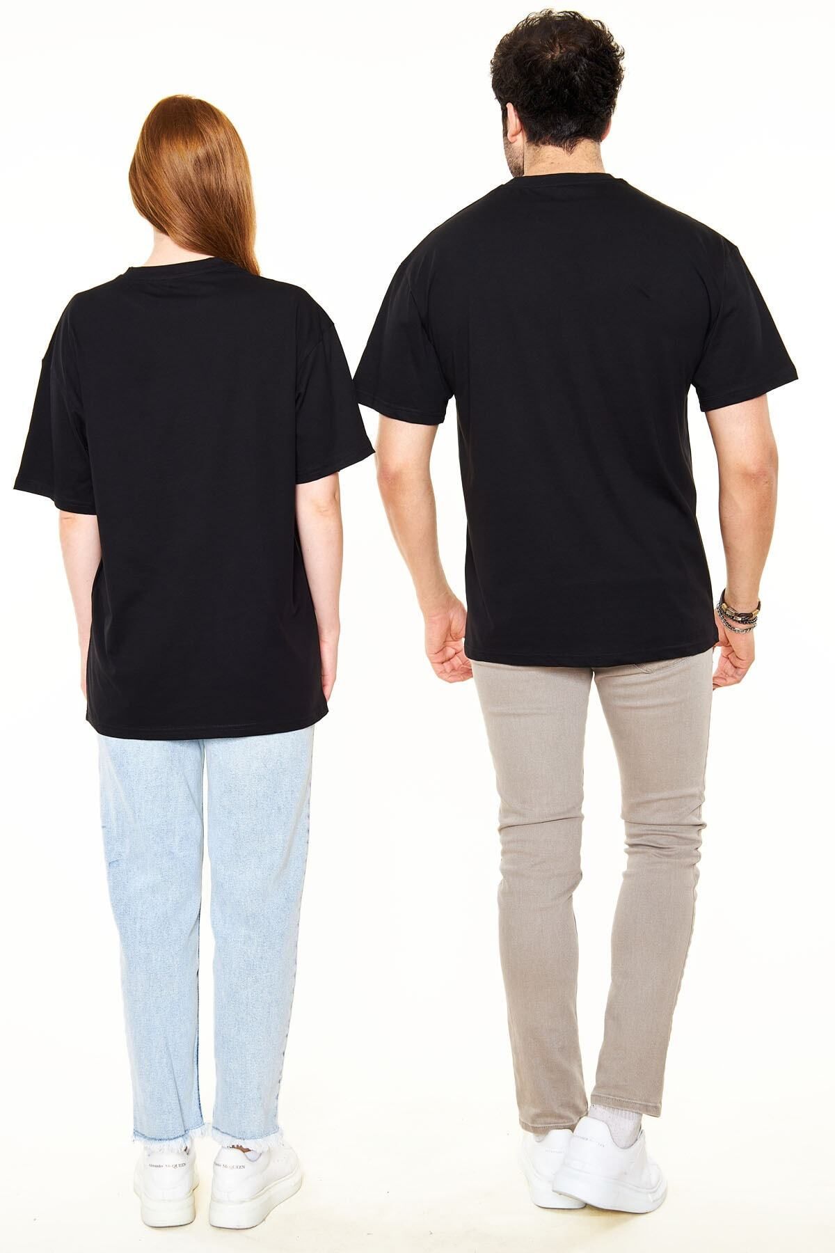 Pisa Art-Unisex Oversize Black T-Shirt - Mona Lisa Phyllo Collage with Pearl Earrings 4