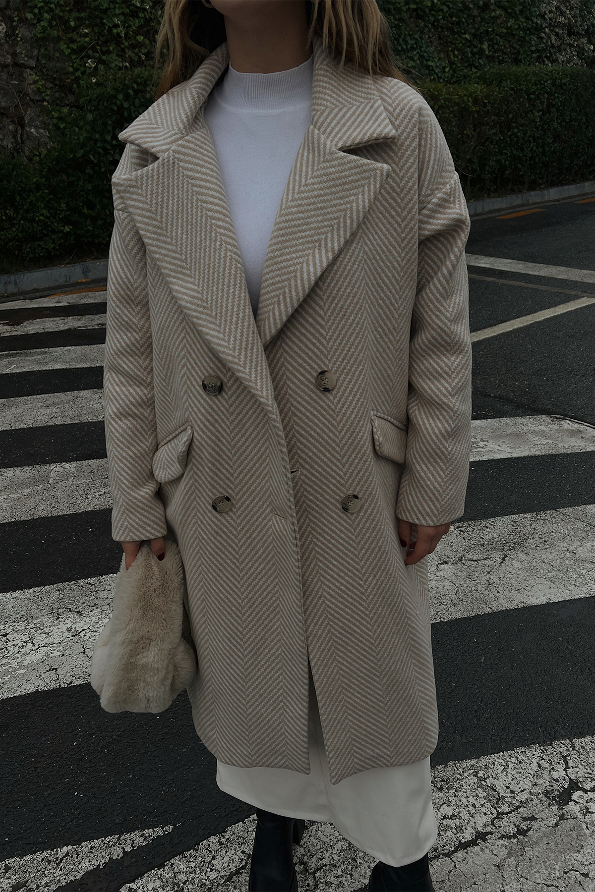DOUBLE-BREASTED COLLAR BUTTONED COAT