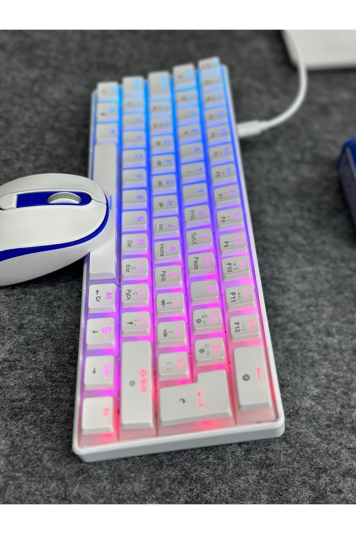 PİNK İTHALAT Rgb Oyun Klavyesi Red Switch 62 Tuşlu Oyuncu Klavyesi Mekanik Klavye Type C Beyaz Rgb Klavye