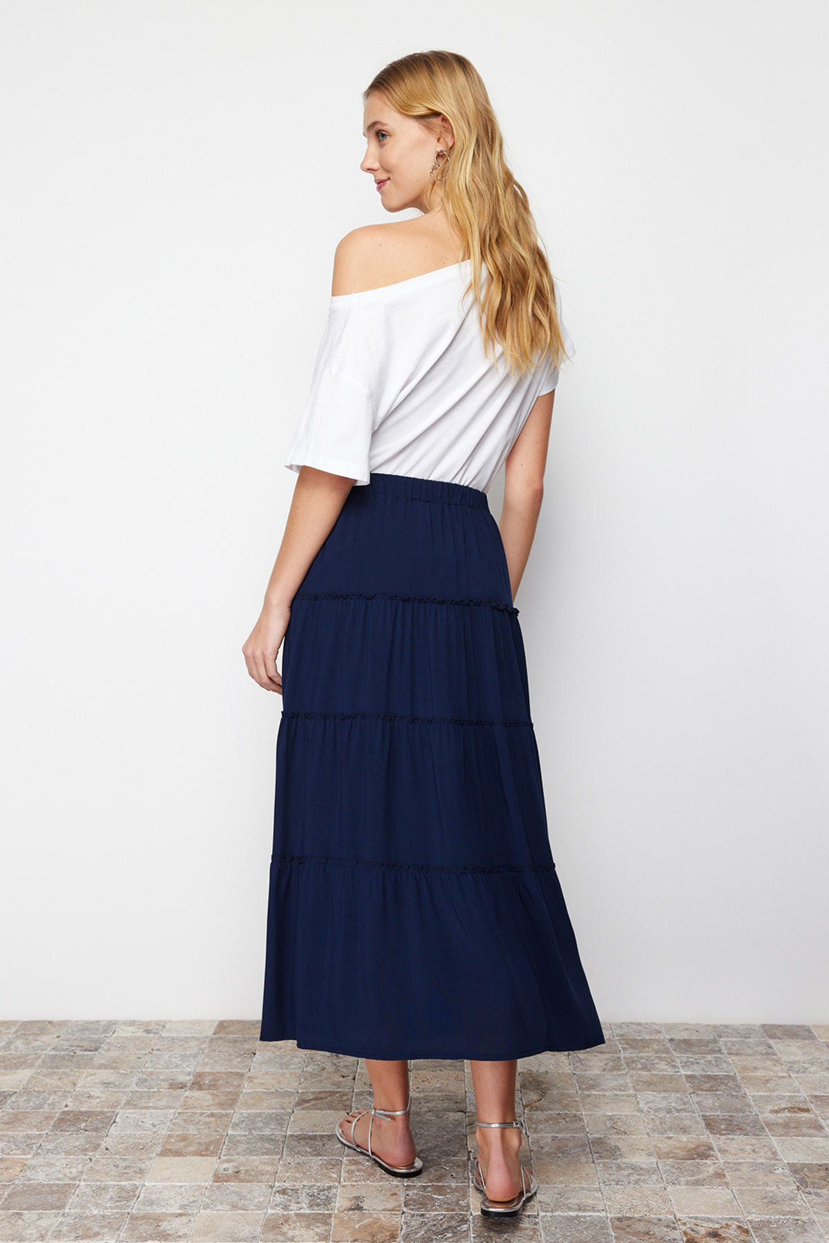 Trendyolmilla  Lacivert Belinde Büzgü Detaylı Kloş Maxi Boy Dokuma Etek TWOSS24ET00098 - Görsel 6