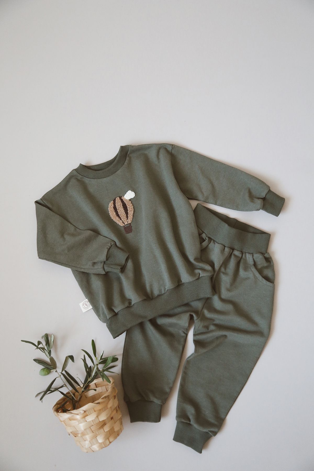 Khaki tracksuit kids 2025