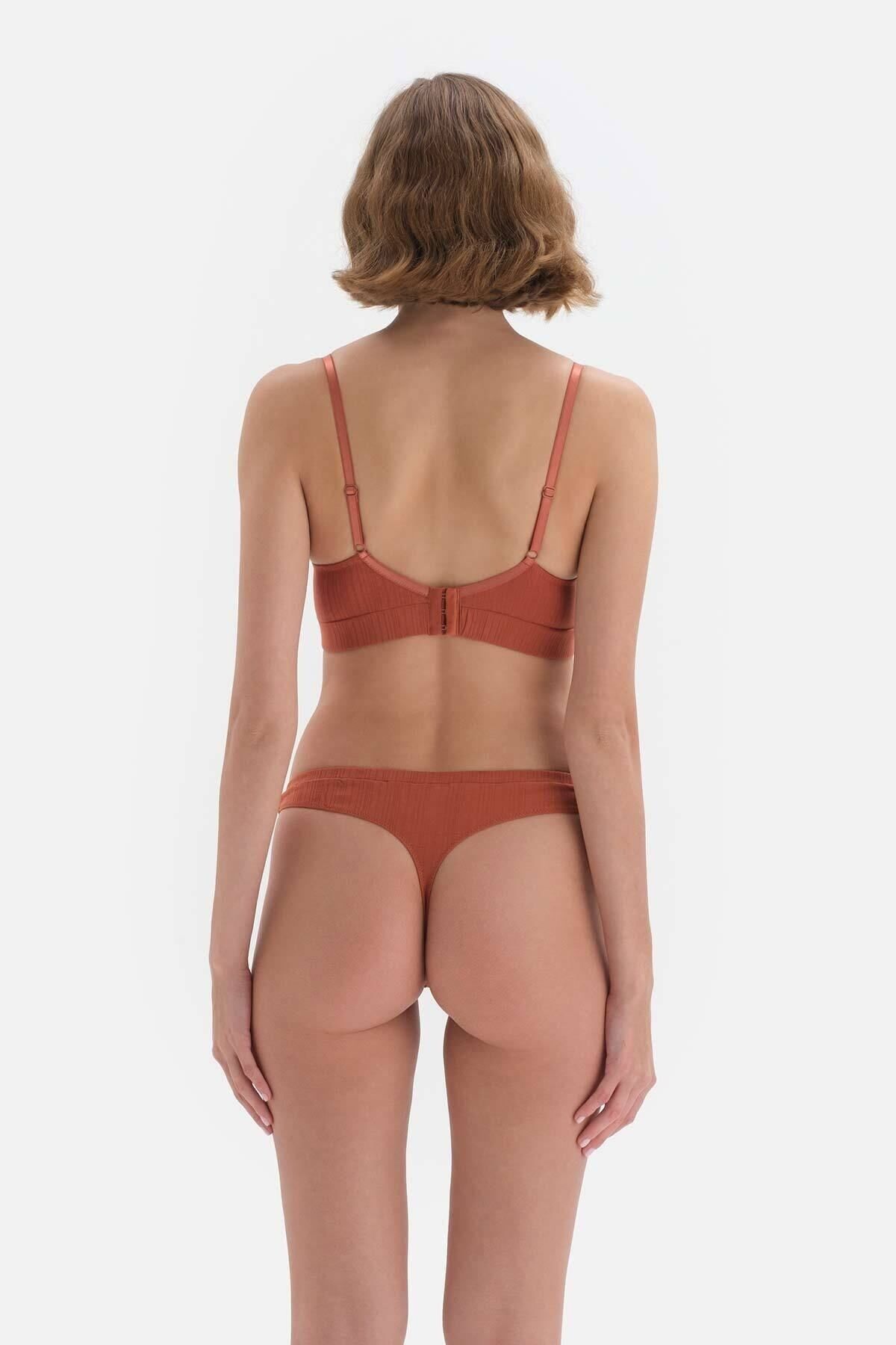Dagi-Tanga-Höschen mit Terracota-Knopfdetails 2