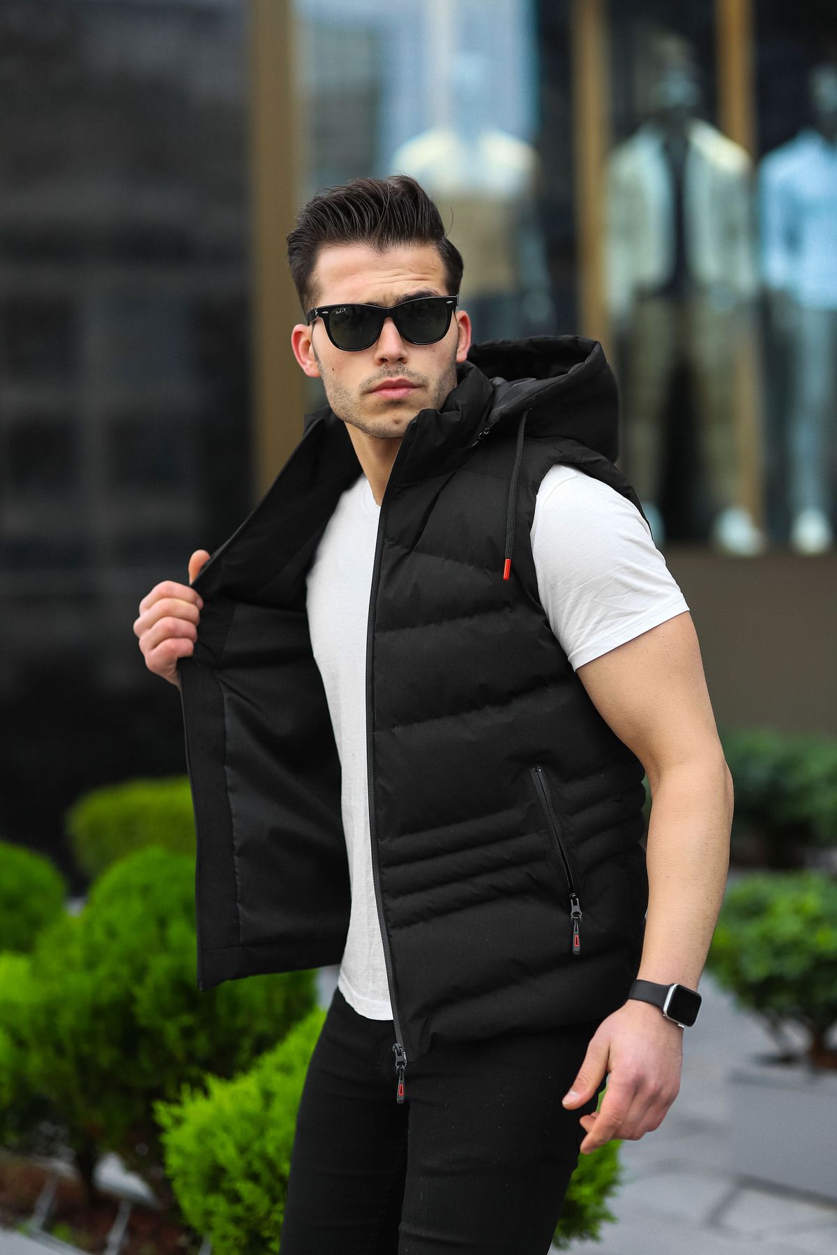 Men's black puffer top vest outfit