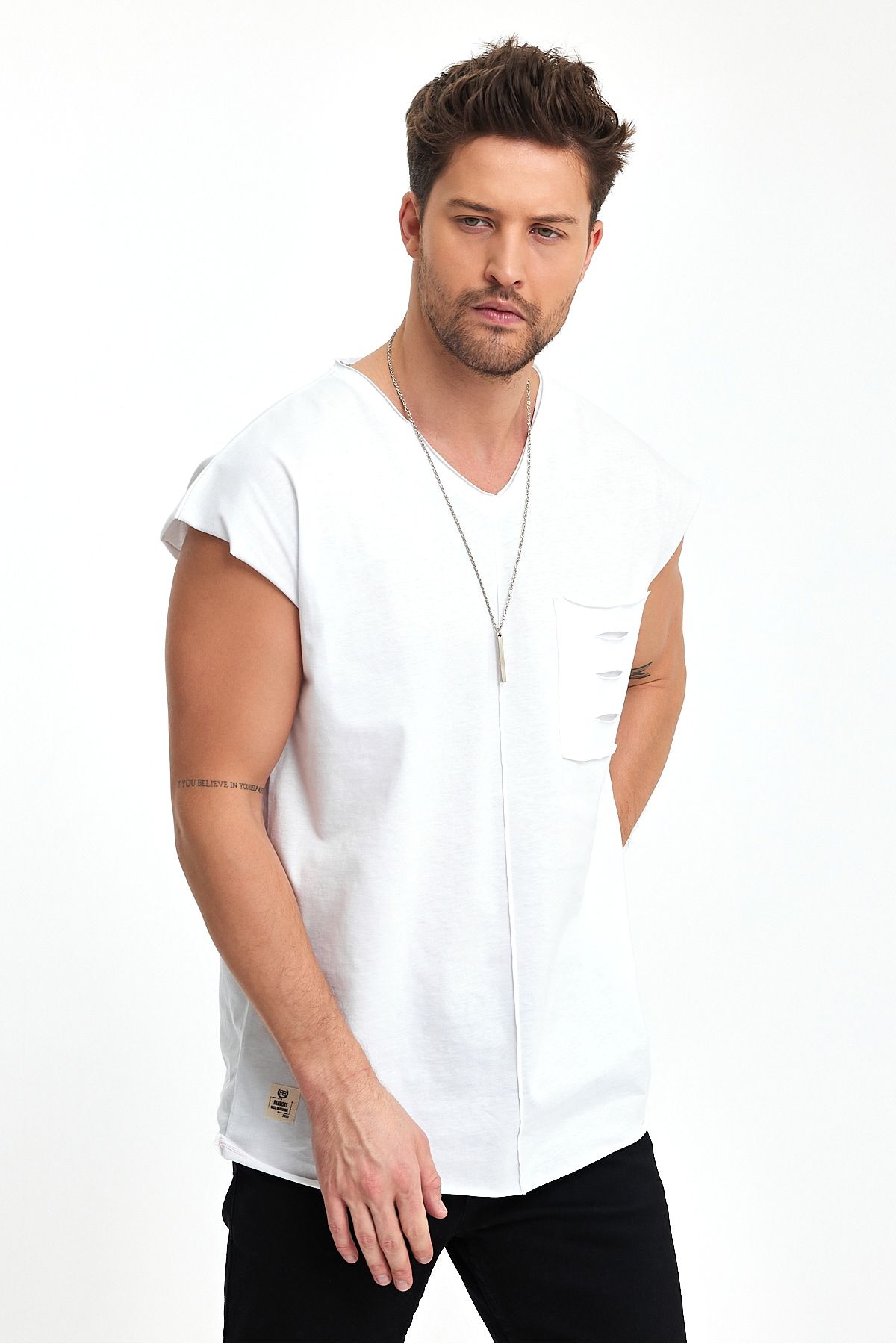 بادی سفید مردانه جیب شانه کم به تفصیل ورزشکار V NECK BABBOSS