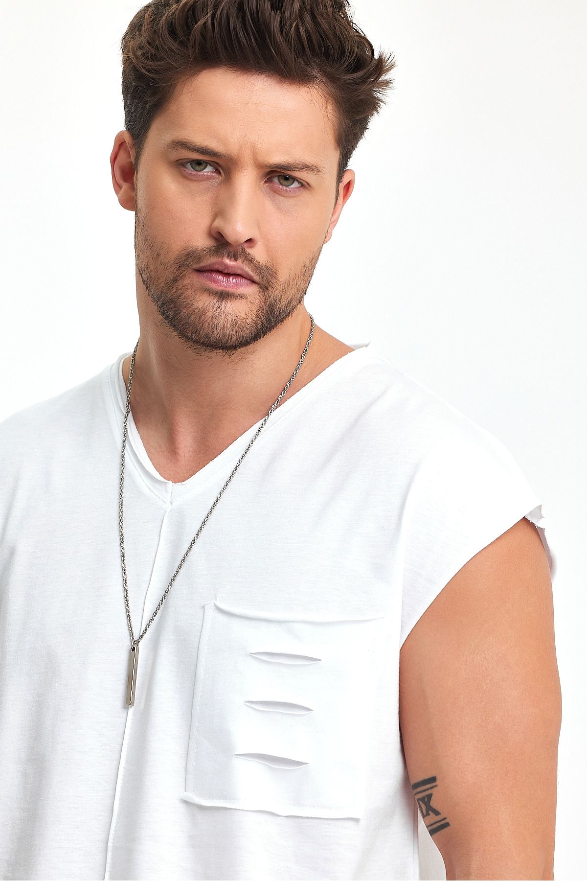 بادی سفید مردانه جیب شانه کم به تفصیل ورزشکار V NECK BABBOSS