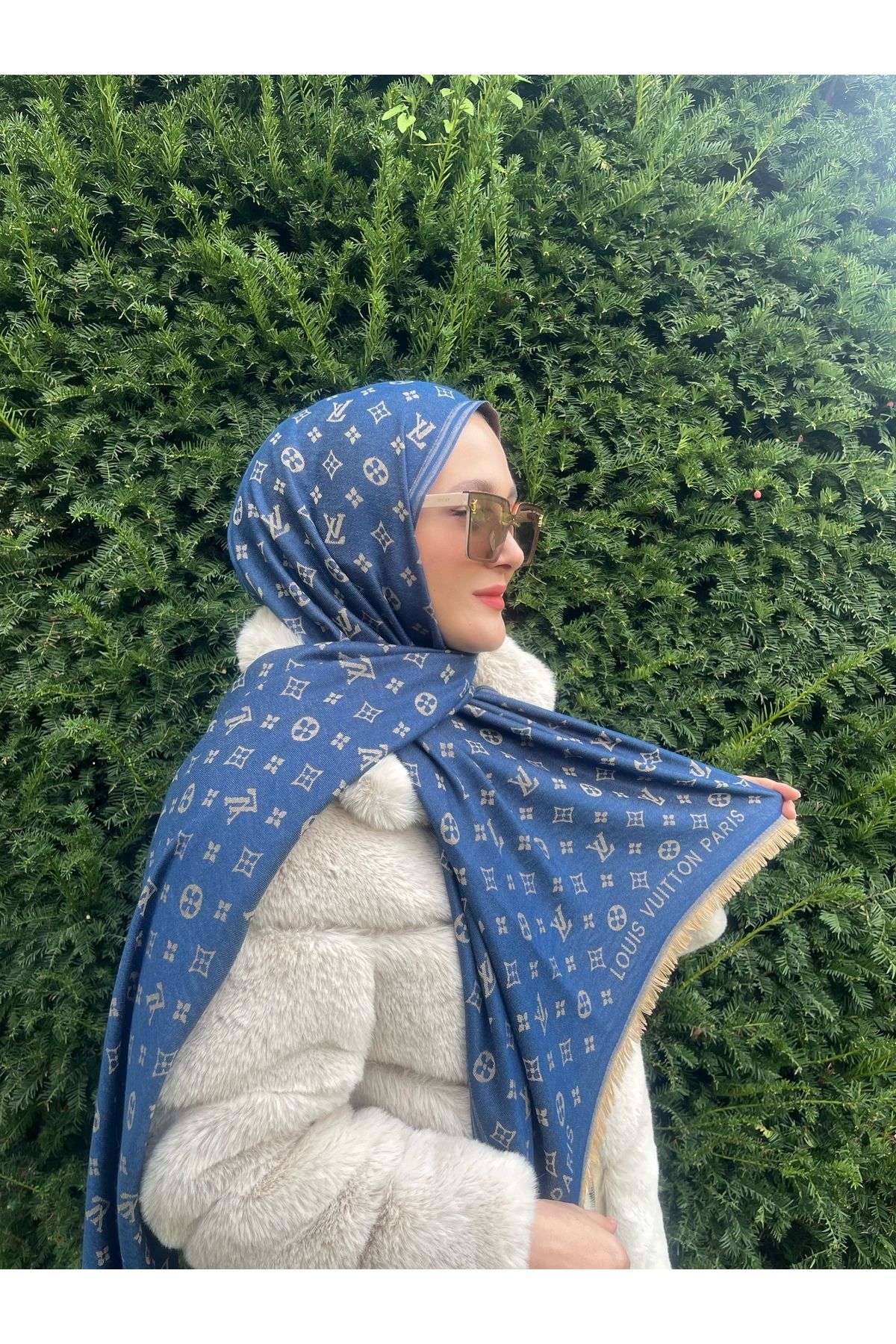 Navy and beige scarf discount