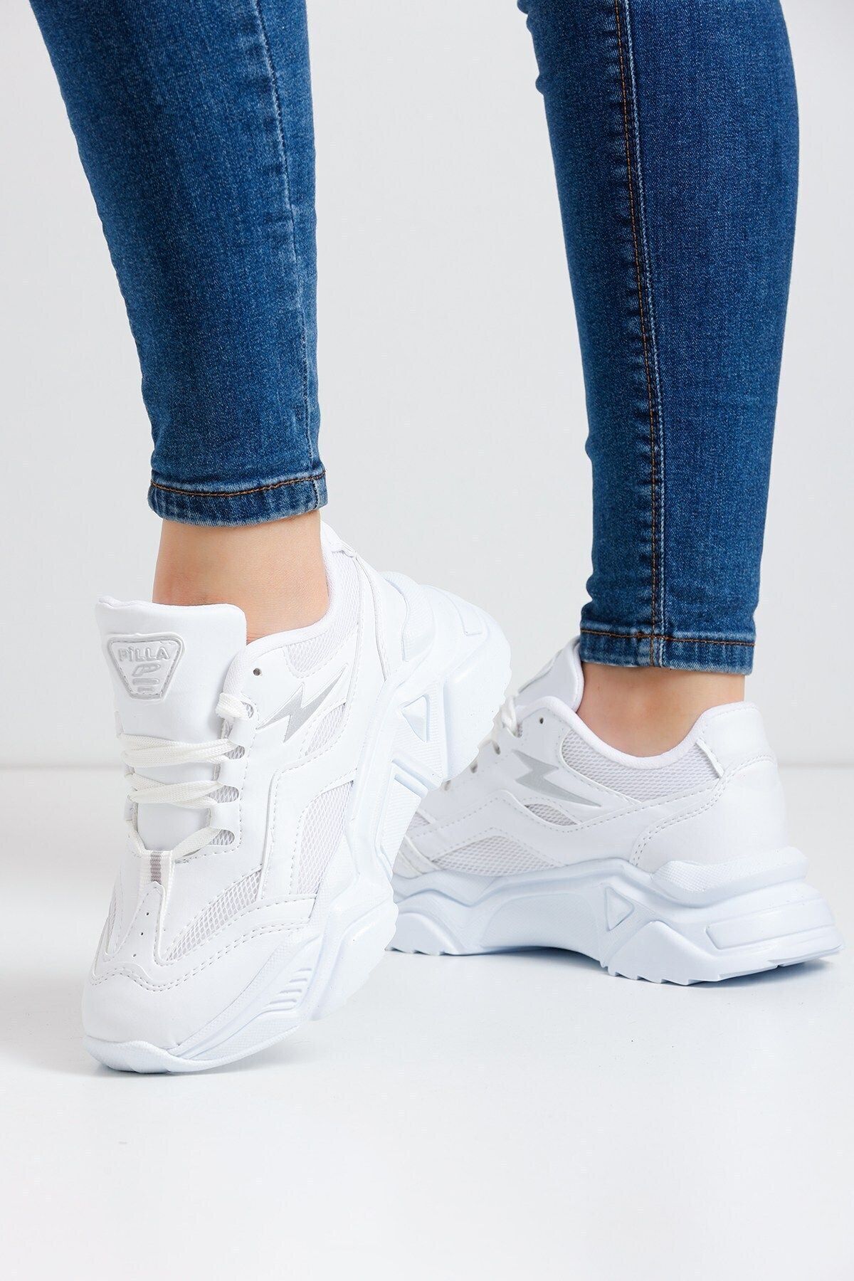 Sports shoes with soft sole online