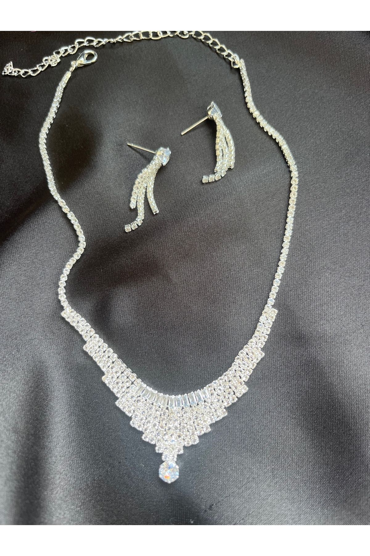 Choker necklace new arrivals silver colour