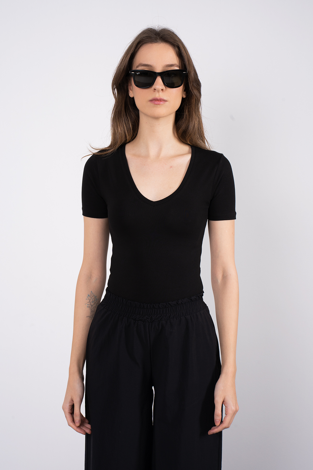 SHEISMONO  Cotton V Yaka Kısa Kol Bluz Siyah - Görsel 4