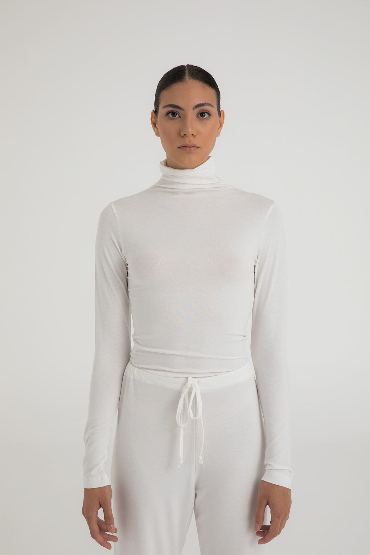 SHEISMONO Ultrapuha garbó blúz Ecru