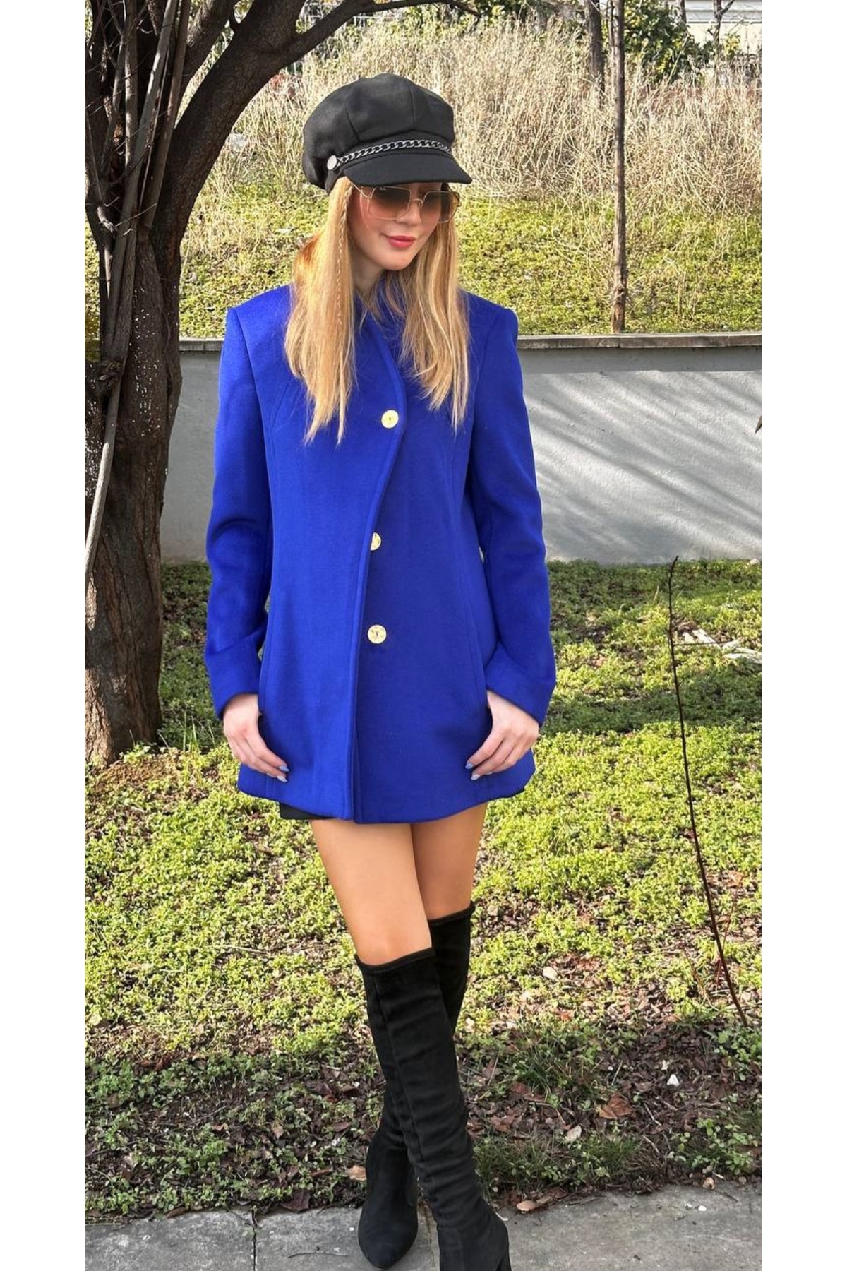 LIGHT BEIGE WHITE COAT