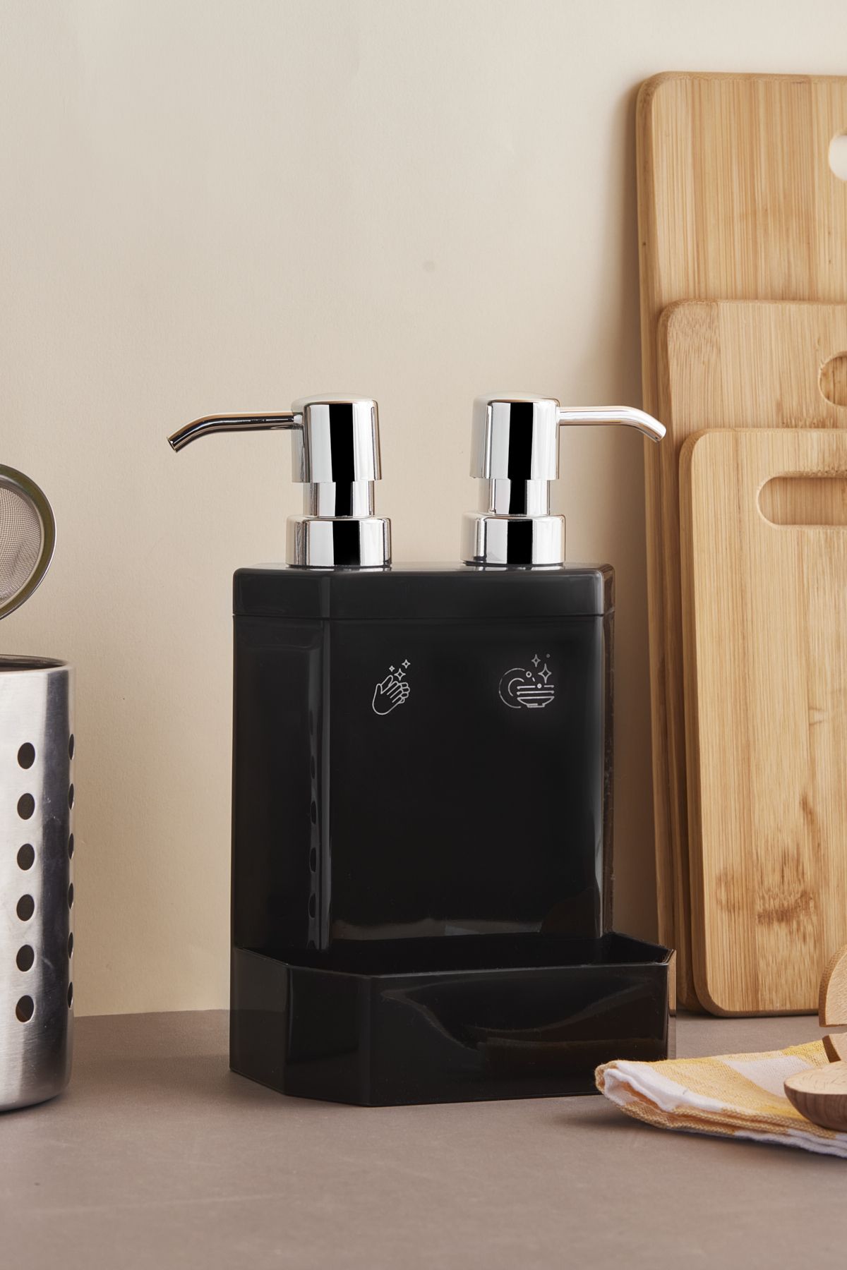 Modern wall mounted soap dispenser store